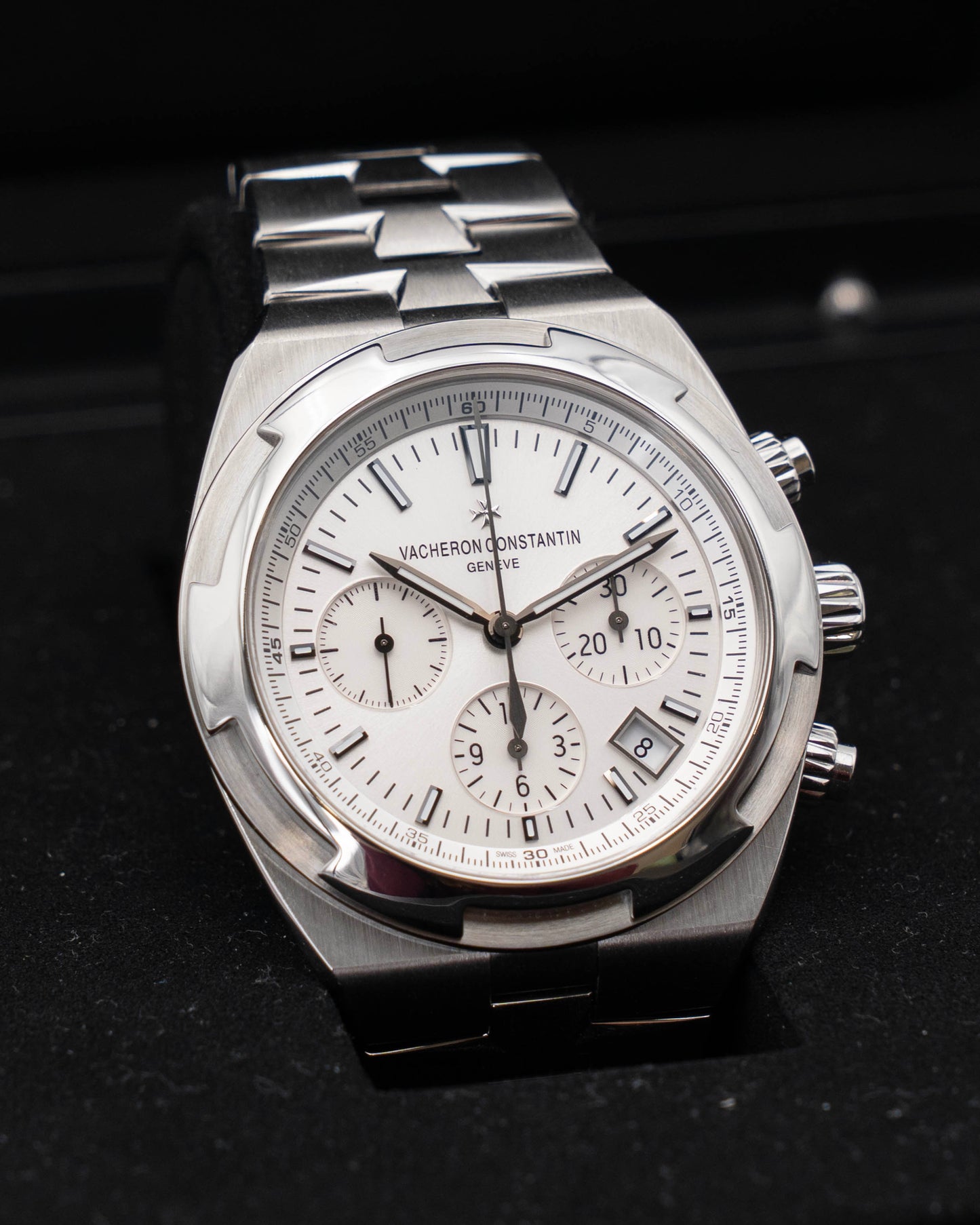 Vacheron Constantin Overseas Chronograph 42.5mm 5500V/110A-B075 Silver Dial 2017