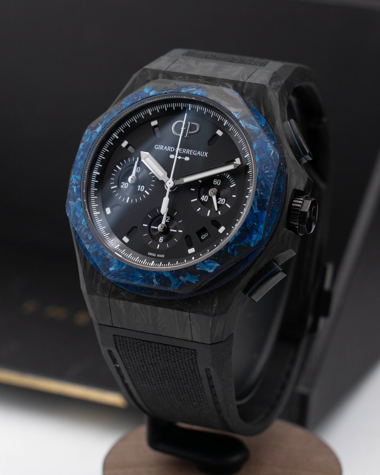 Girard Perregaux Laureato Absolute Wired 44mm 81060-36-694-FH6A Black and Blue Carbon 2022