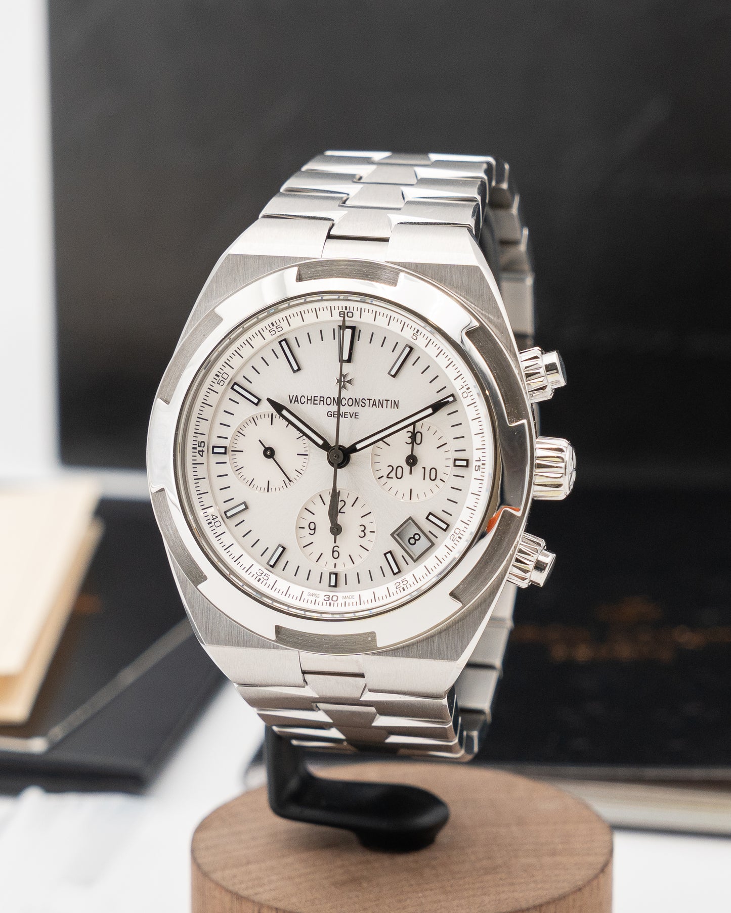 Vacheron Constantin Overseas Chronograph 42.5mm 5500V/110A-B075 Silver Dial 2019
