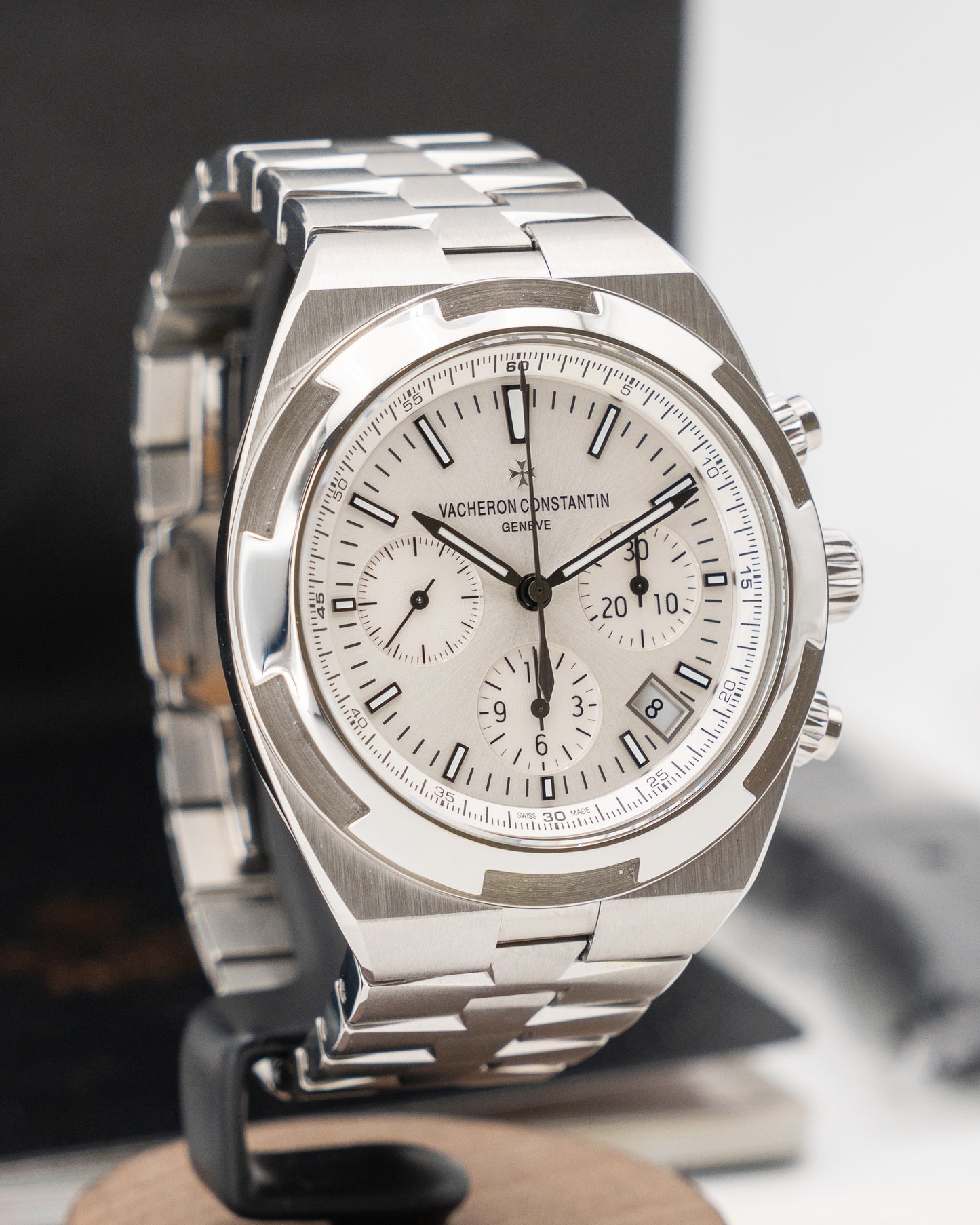 Vacheron Constantin Overseas Chronograph 42.5mm 5500V/110A-B075 Silver Dial 2019