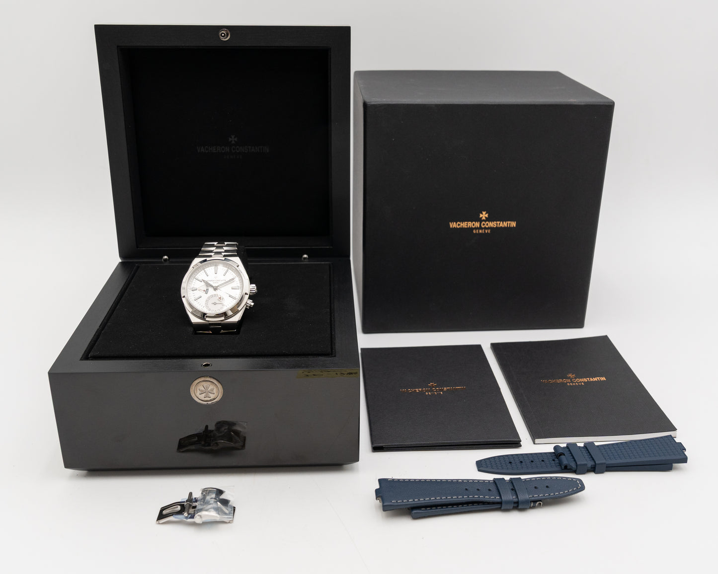 Vacheron Constantin Overseas Dual Time 41mm 7920V/210A-B333 Silver Dial