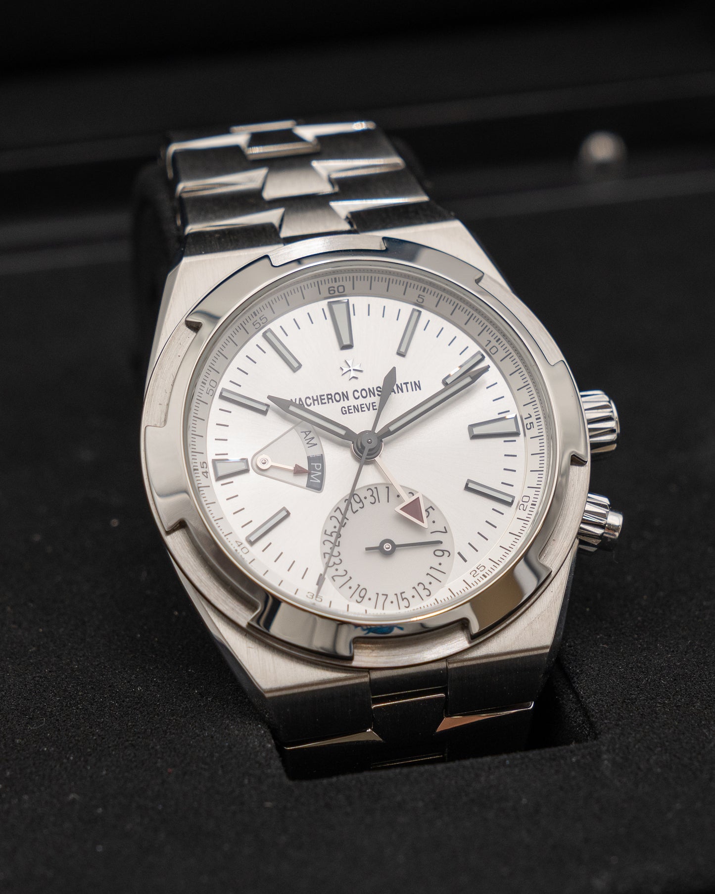 Vacheron Constantin Overseas Dual Time 41mm 7920V/210A-B333 Silver Dial