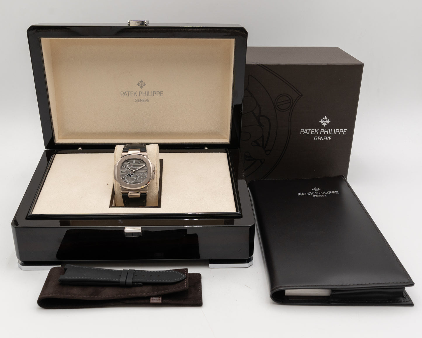 Patek Philippe Nautilus 40mm 5712G-001 White Gold Gray 2018