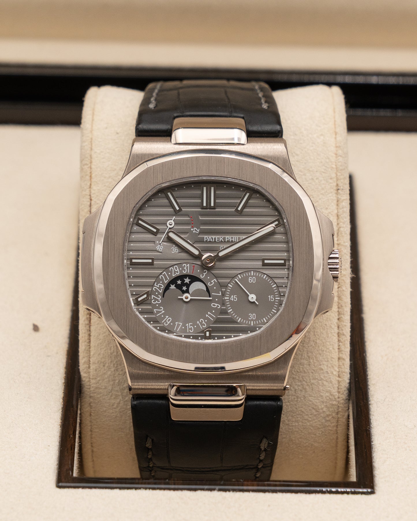 Patek Philippe Nautilus 40mm 5712G-001 White Gold Gray 2018