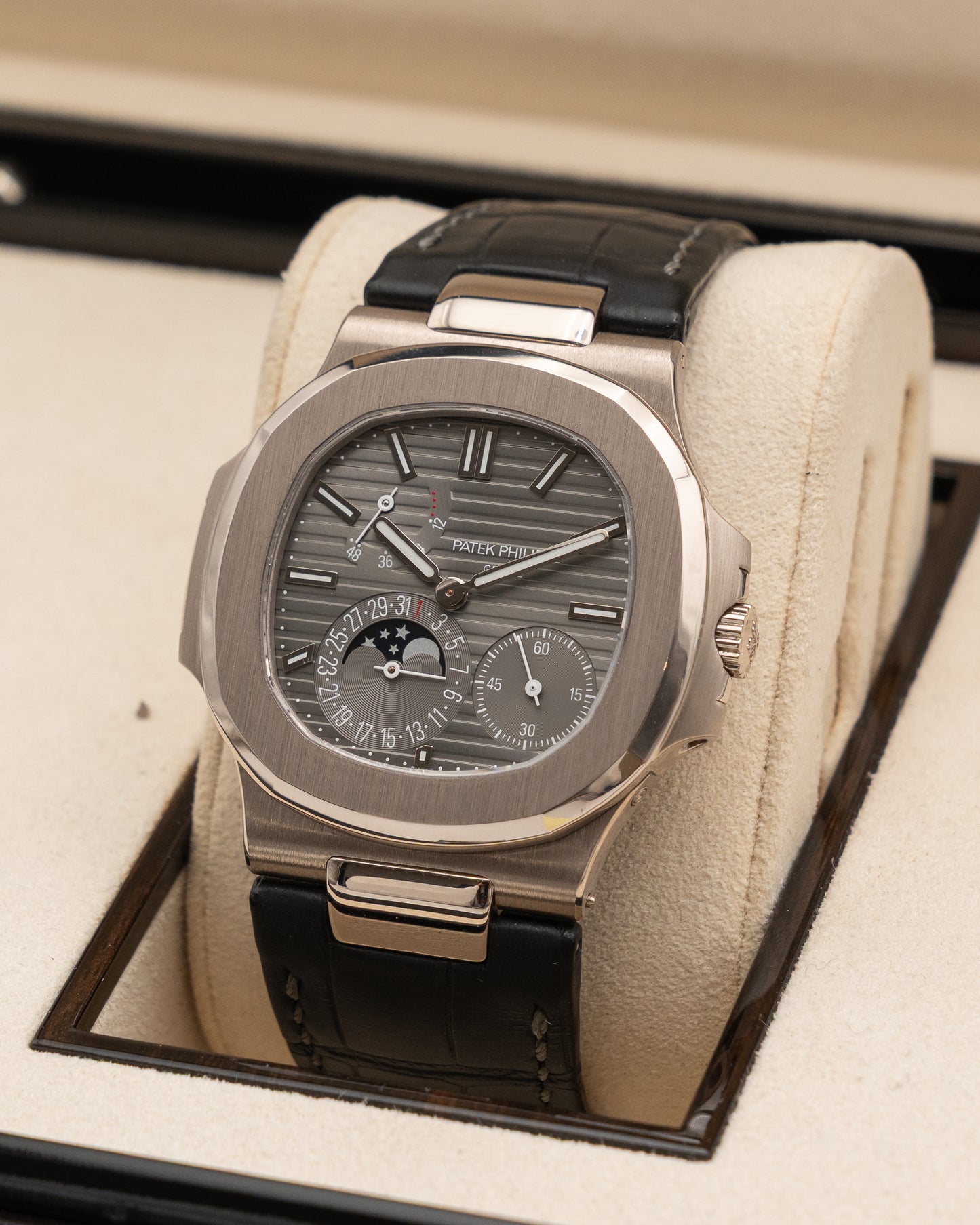 Patek Philippe Nautilus 40mm 5712G-001 White Gold Gray 2018