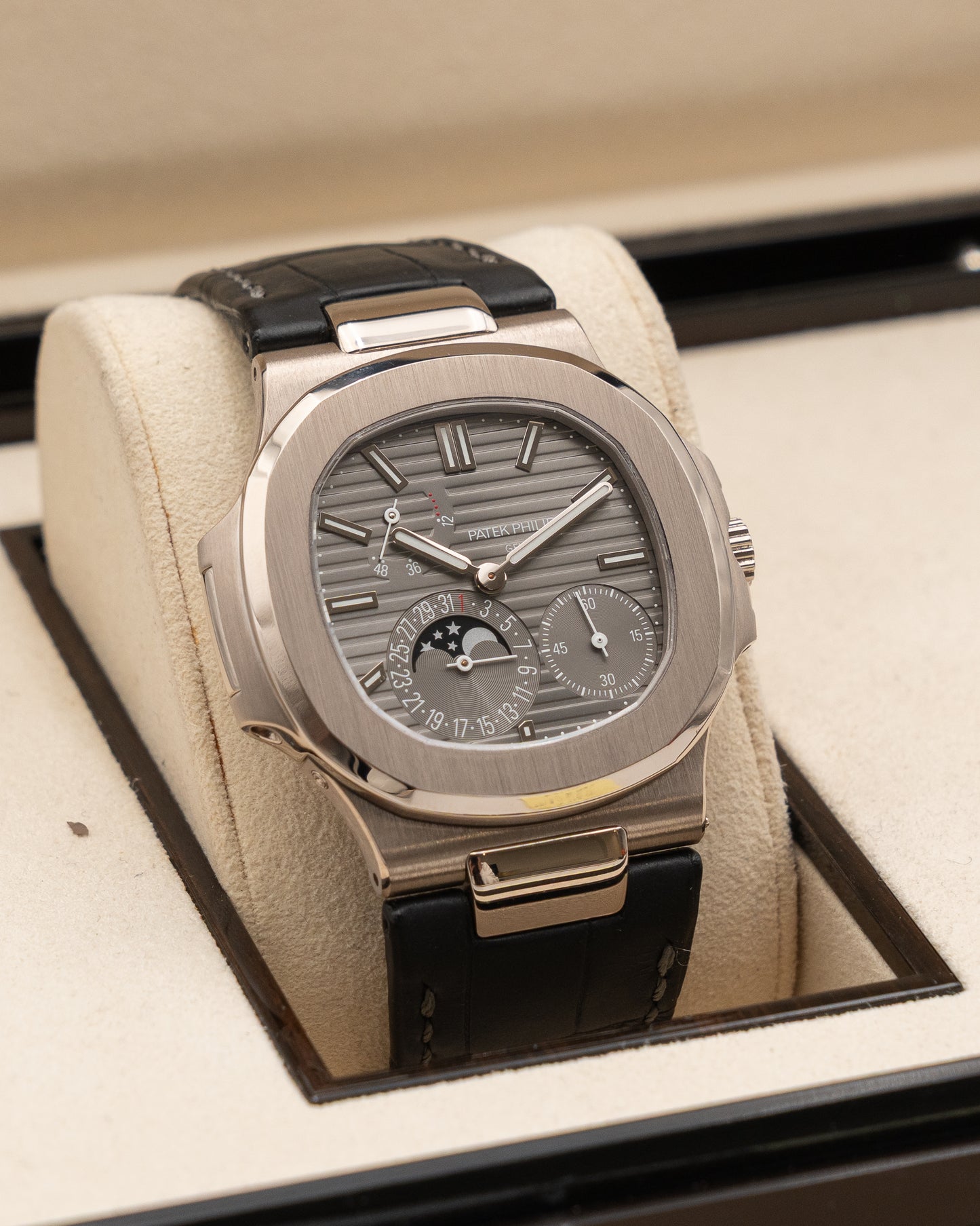 Patek Philippe Nautilus 40mm 5712G-001 White Gold Gray 2018