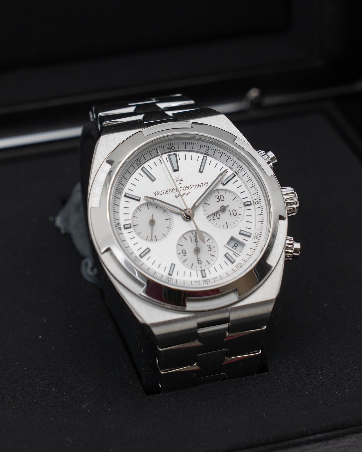Vacheron Constantin Overseas Chronograph 42.5mm 5500V/110A-B075 Silver Dial 2018