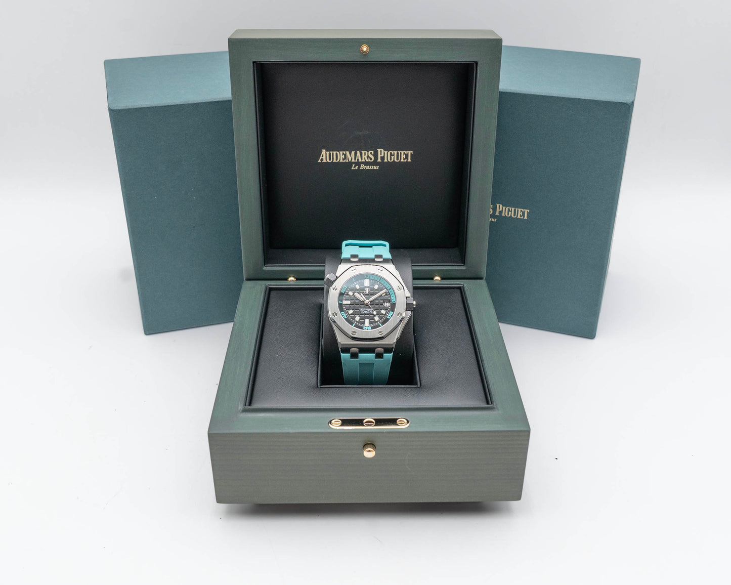 Audemars Piguet Royal Oak Offshore Selfwinding Diver 42MM 15720ST.OO.A355CA.01 Tiffany Blue