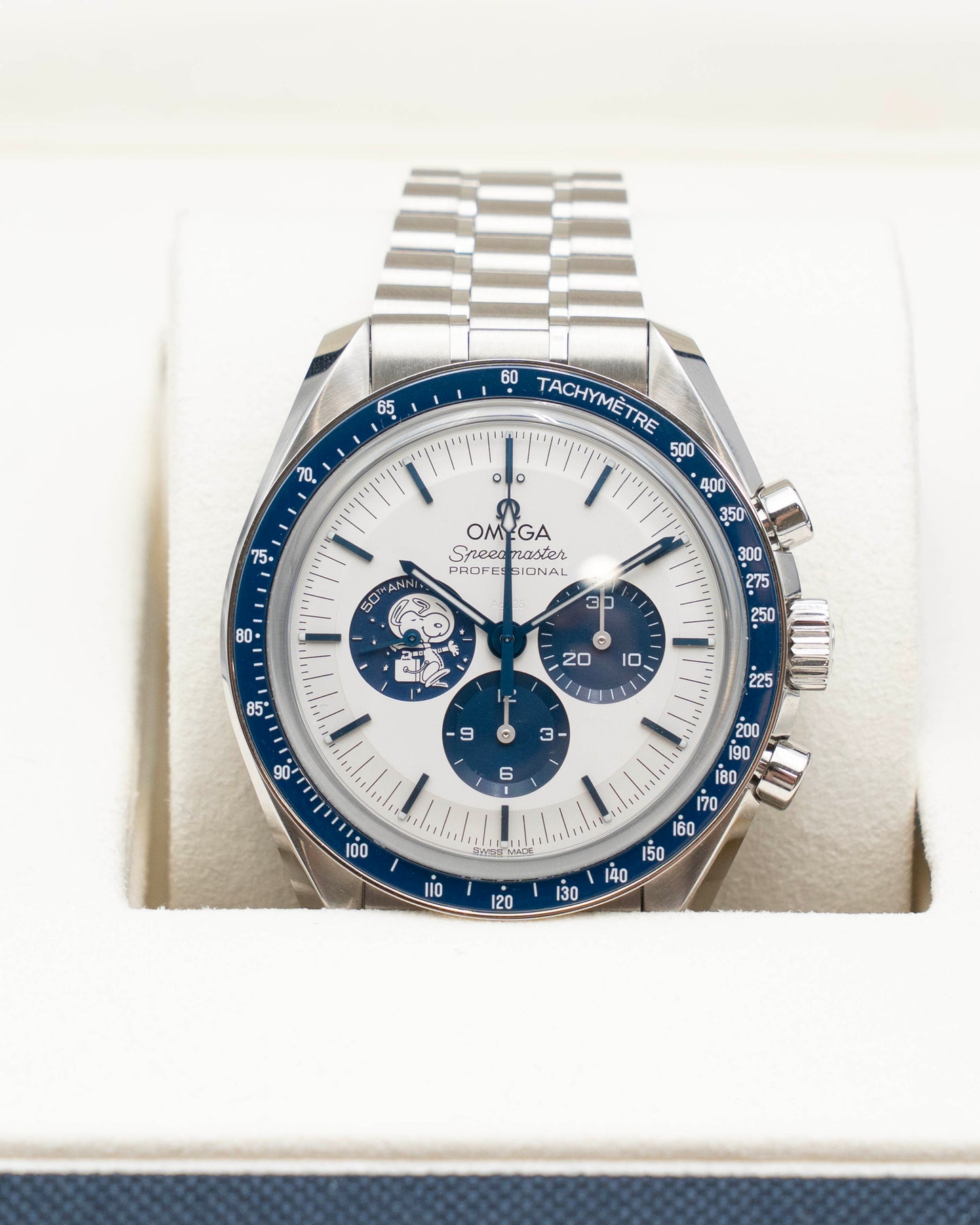 Omega Speedmaster Silver Snoopy Award 42mm 310.32.42.50.02.001 Co-axial Moonwatch On Bracelet 2026