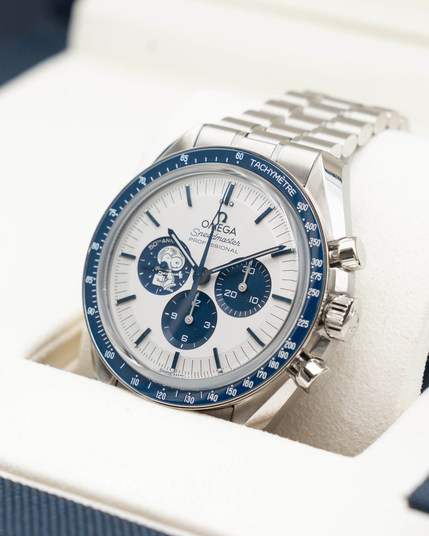 Omega Speedmaster Silver Snoopy Award 42mm 310.32.42.50.02.001 Co-axial Moonwatch On Bracelet 2026