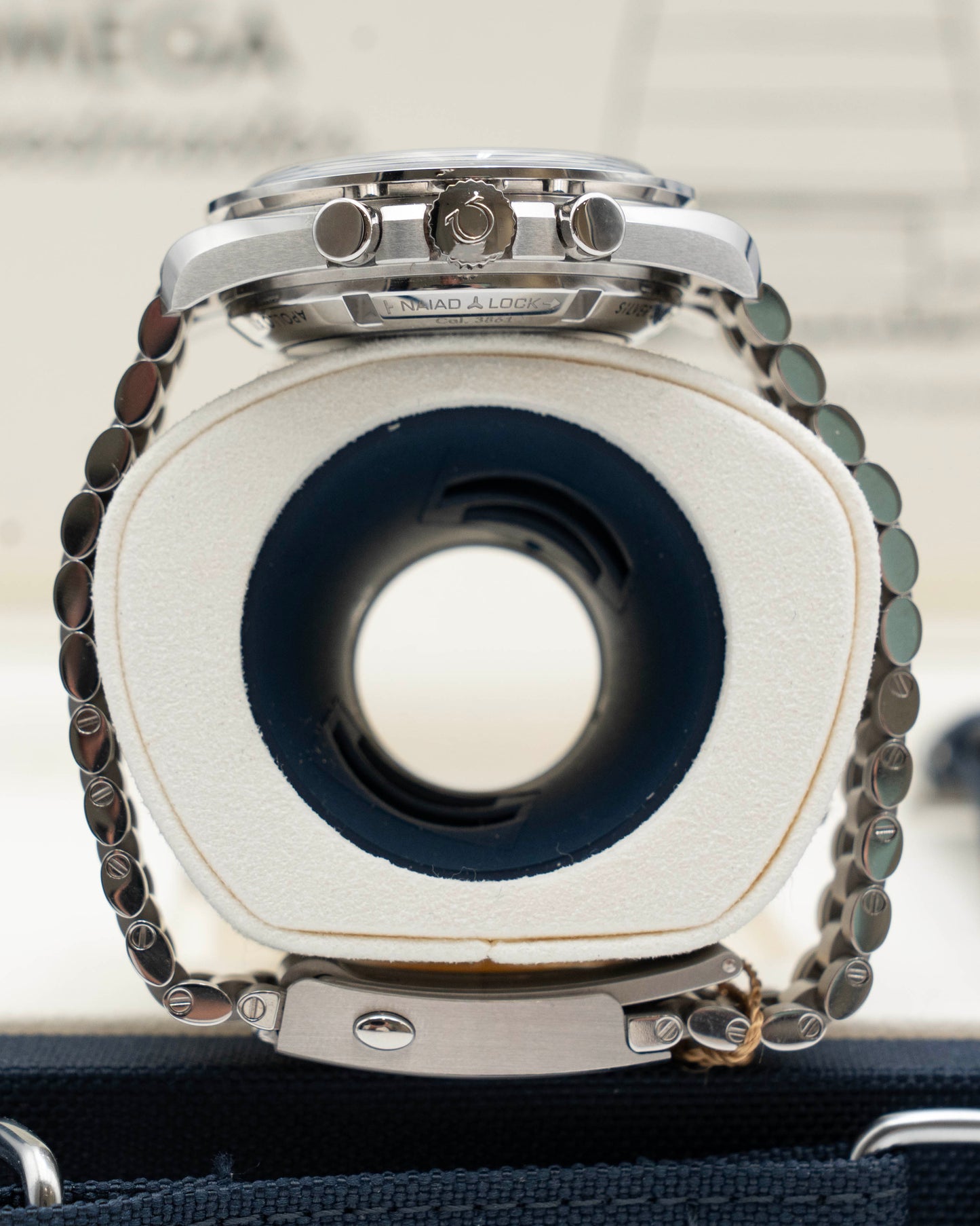 Omega Speedmaster Silver Snoopy Award 42mm 310.32.42.50.02.001 Co-axial Moonwatch On Bracelet 2026
