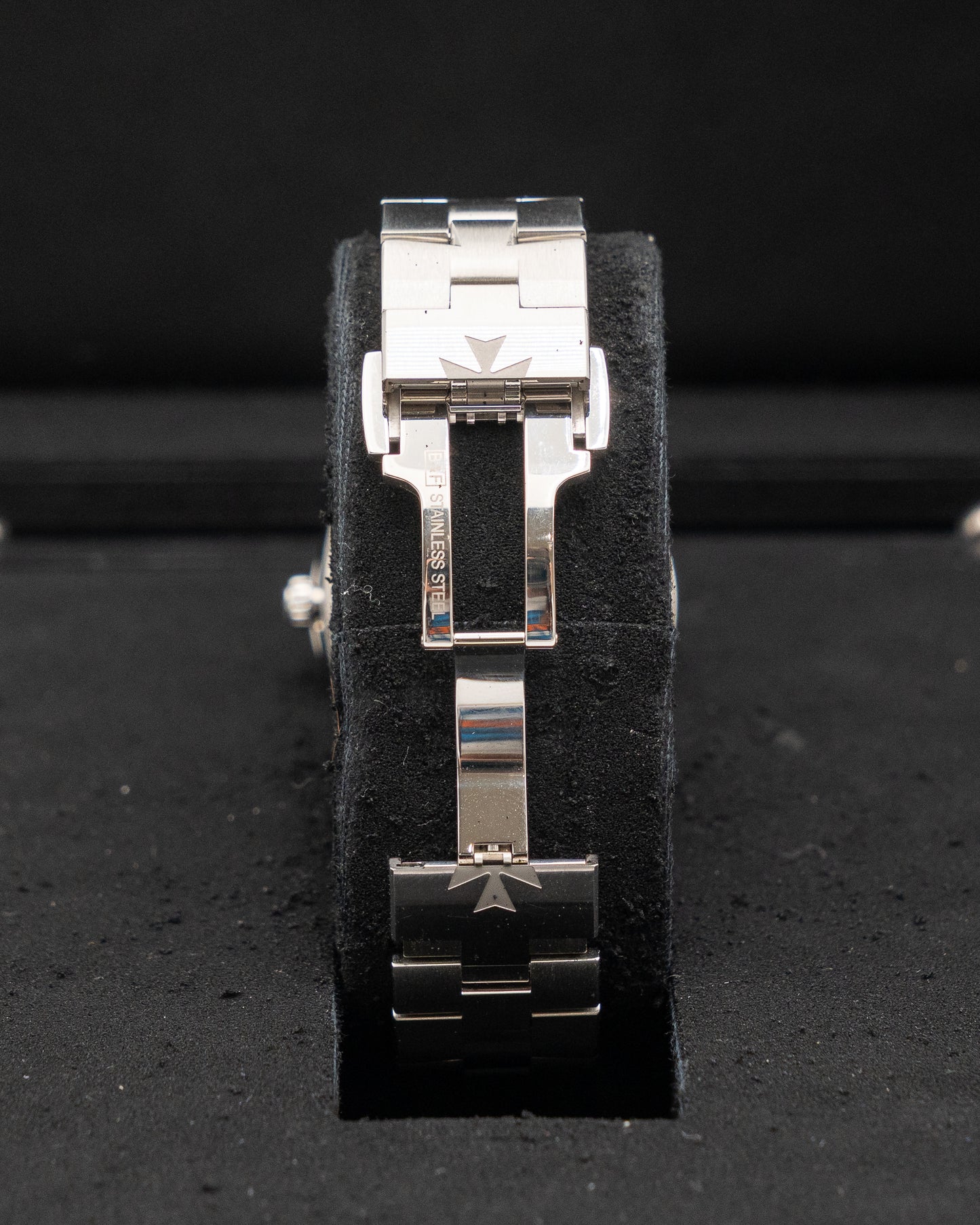 buckle_opened