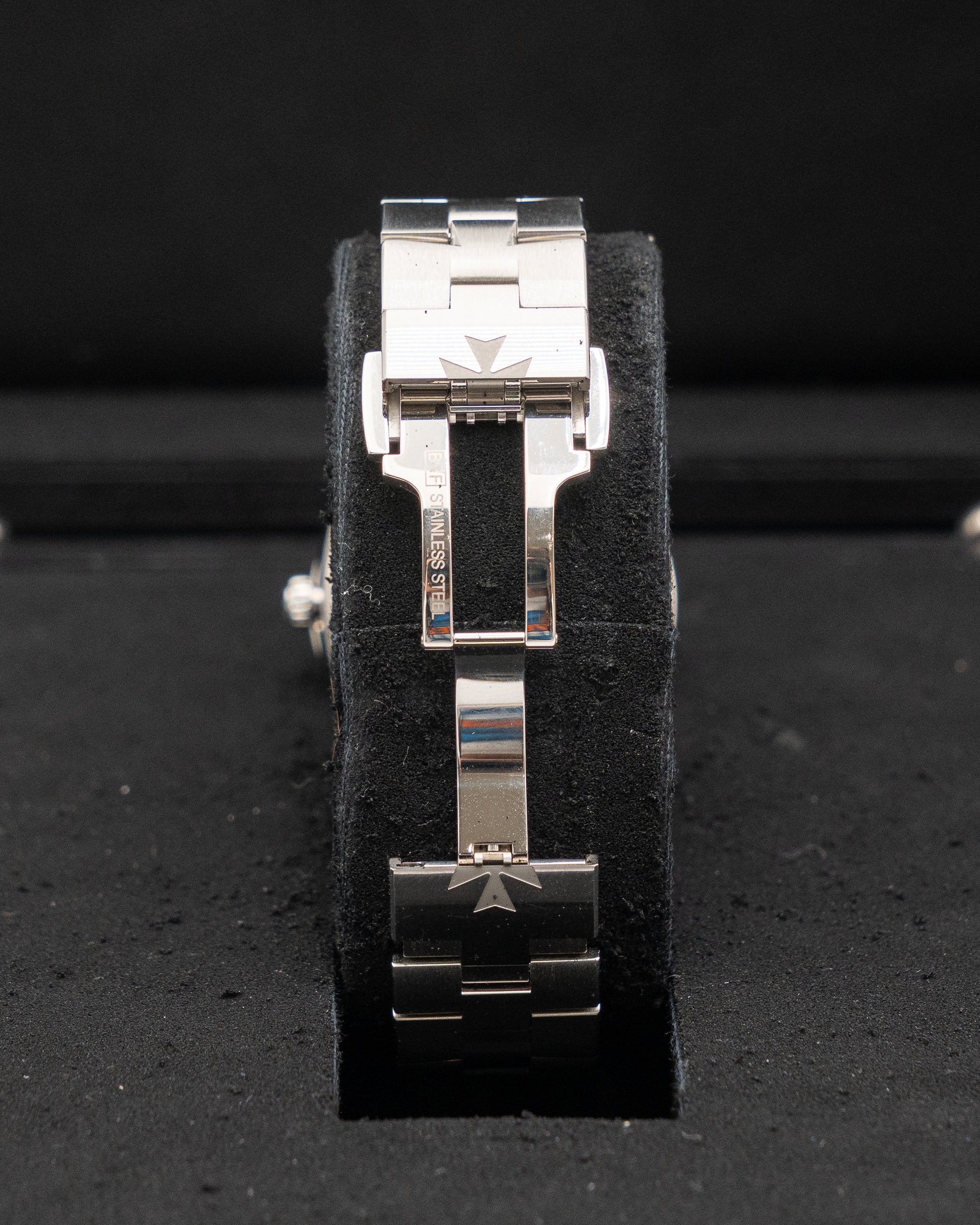 buckle_opened