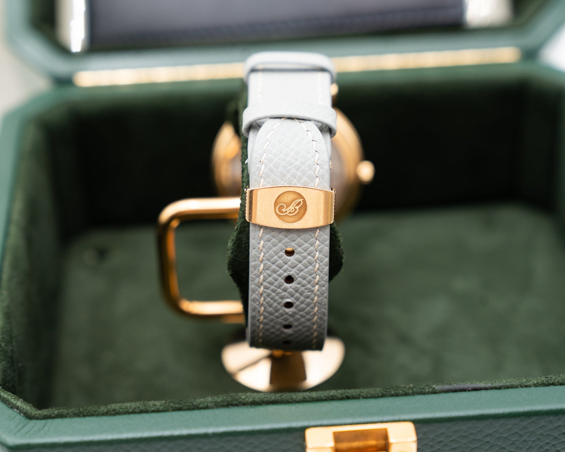 buckle_opened