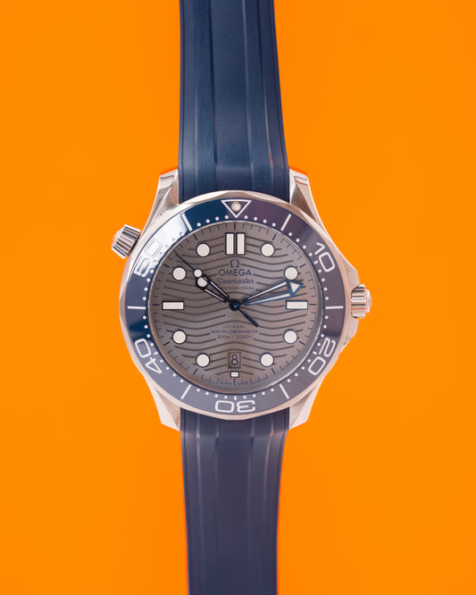 Omega Seamaster Diver 300M Master Co-Axial 42 Stainless Steel / Grey / Rubber