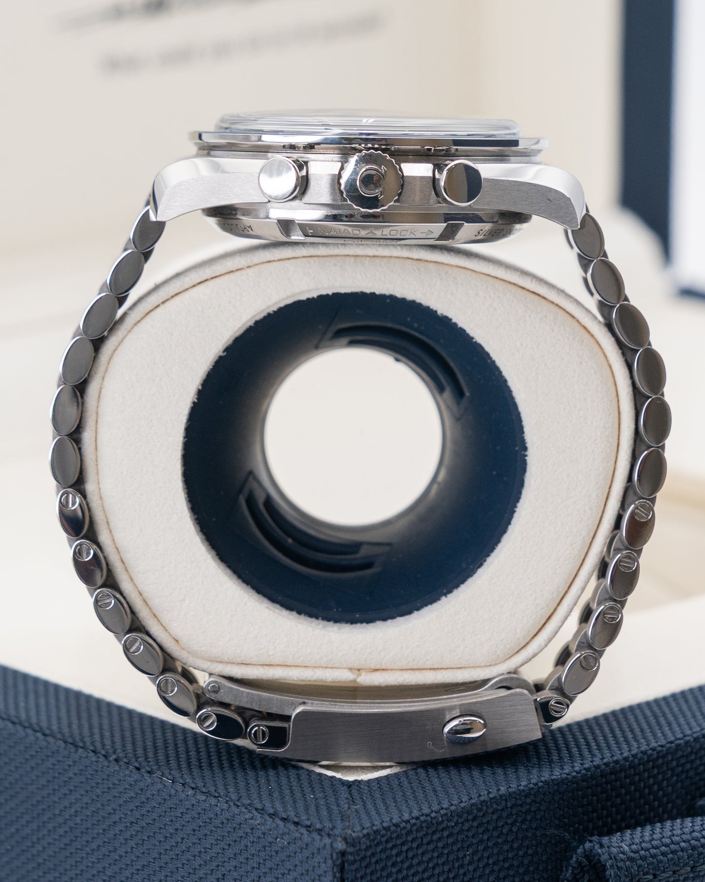 Omega Speedmaster 42mm 310.32.42.50.02.001 Silver Snoopy Award 2024 On Bracelet With 2 Straps