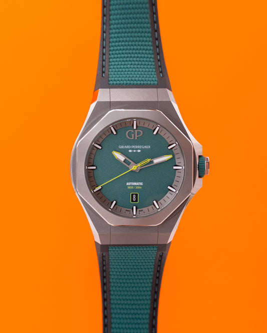 UNWORN Girard Perregaux Laureato Absolute 44mm 81070-21-3405-1CX Aston Martin F1 Edition 1/88 2025
