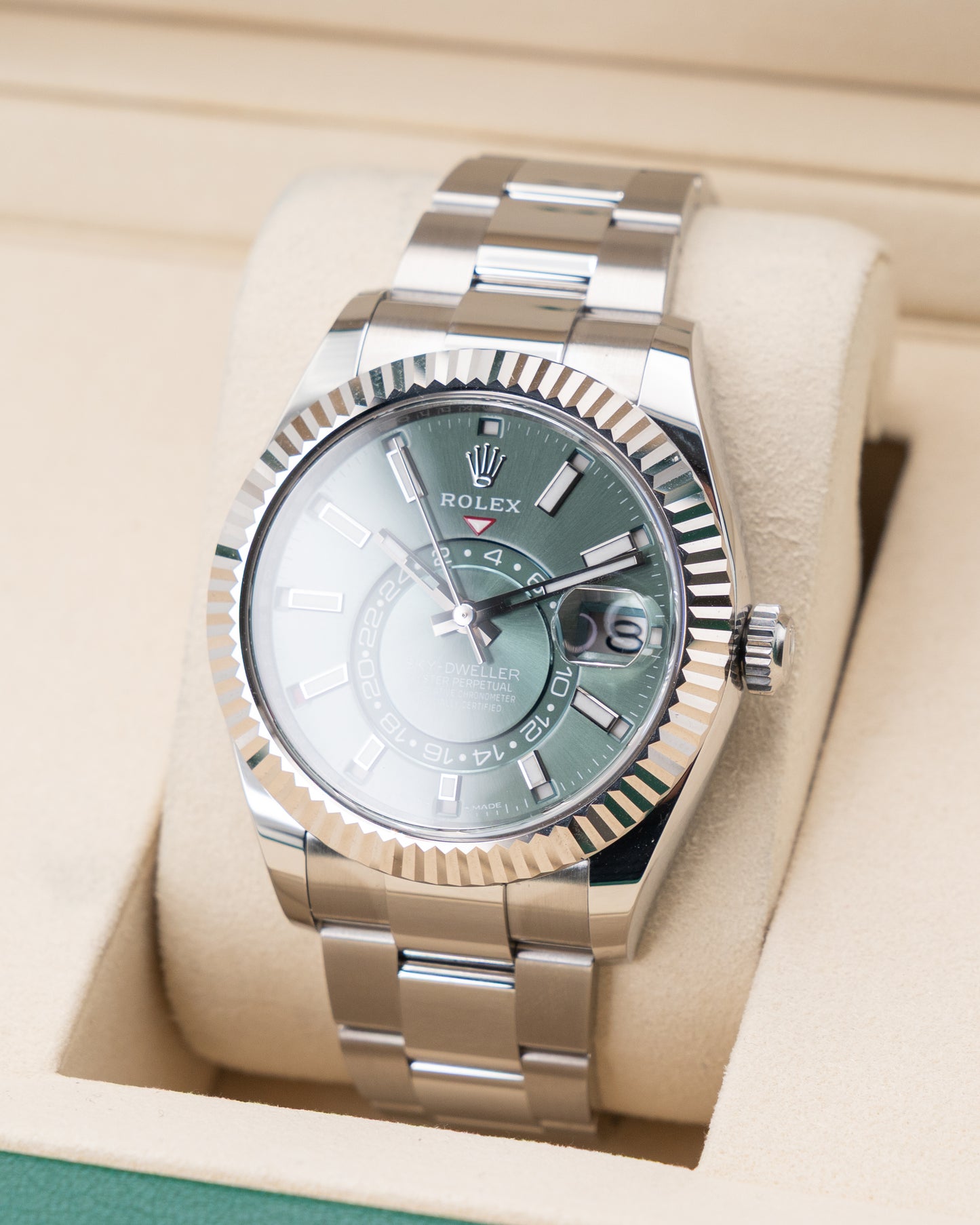 UNWORN Rolex Skydweller 42mm 336934 Mint Green Fluted Oyster 2025