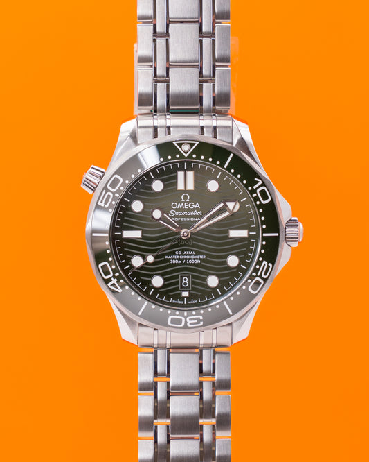 NEW UNWORN WITH STICKERS 2025 Omega Seamaster 300M 42mm 210.30.42.20.10.001 Green "Seaweed" 2025