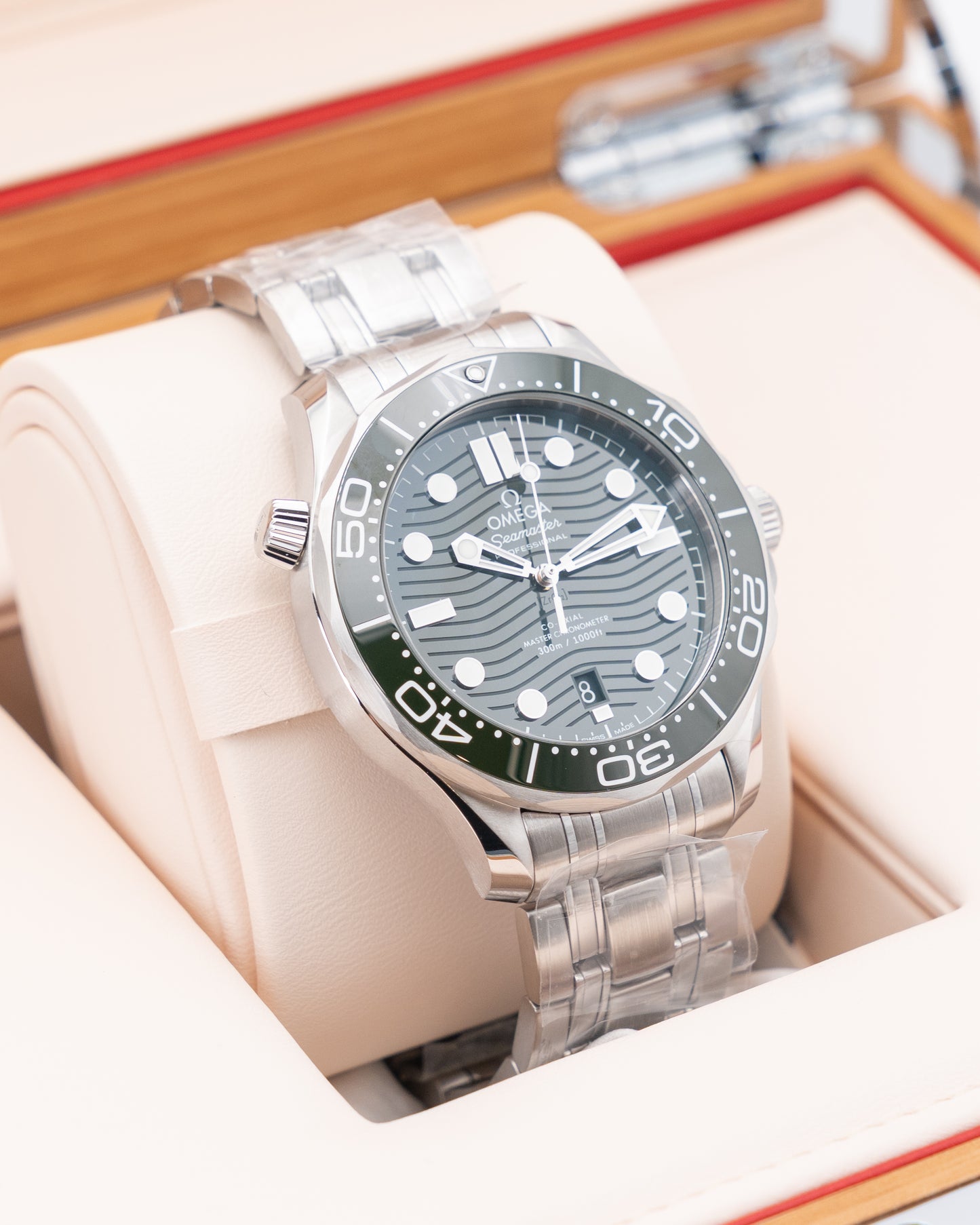 UNWORN 2025 WITH STICKERS Omega Seamaster Diver 300M 42mm 210.30.42.20.10.001 Green On Bracelet 2025