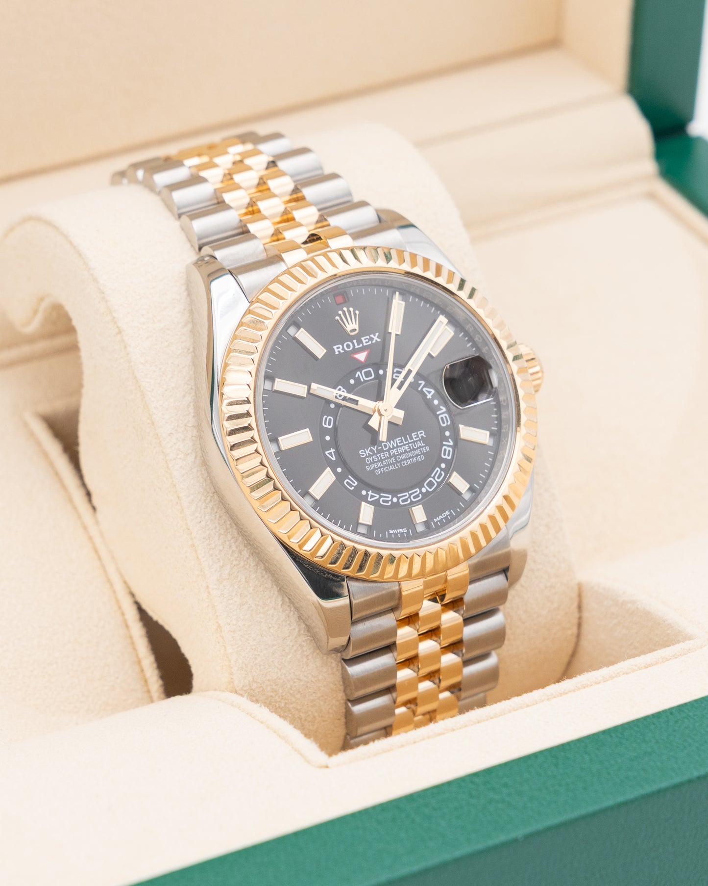 Rolex Skydweller 42mm 326933 Two Tone Yellow Gold Black Dial Fluted Jubilee 2021