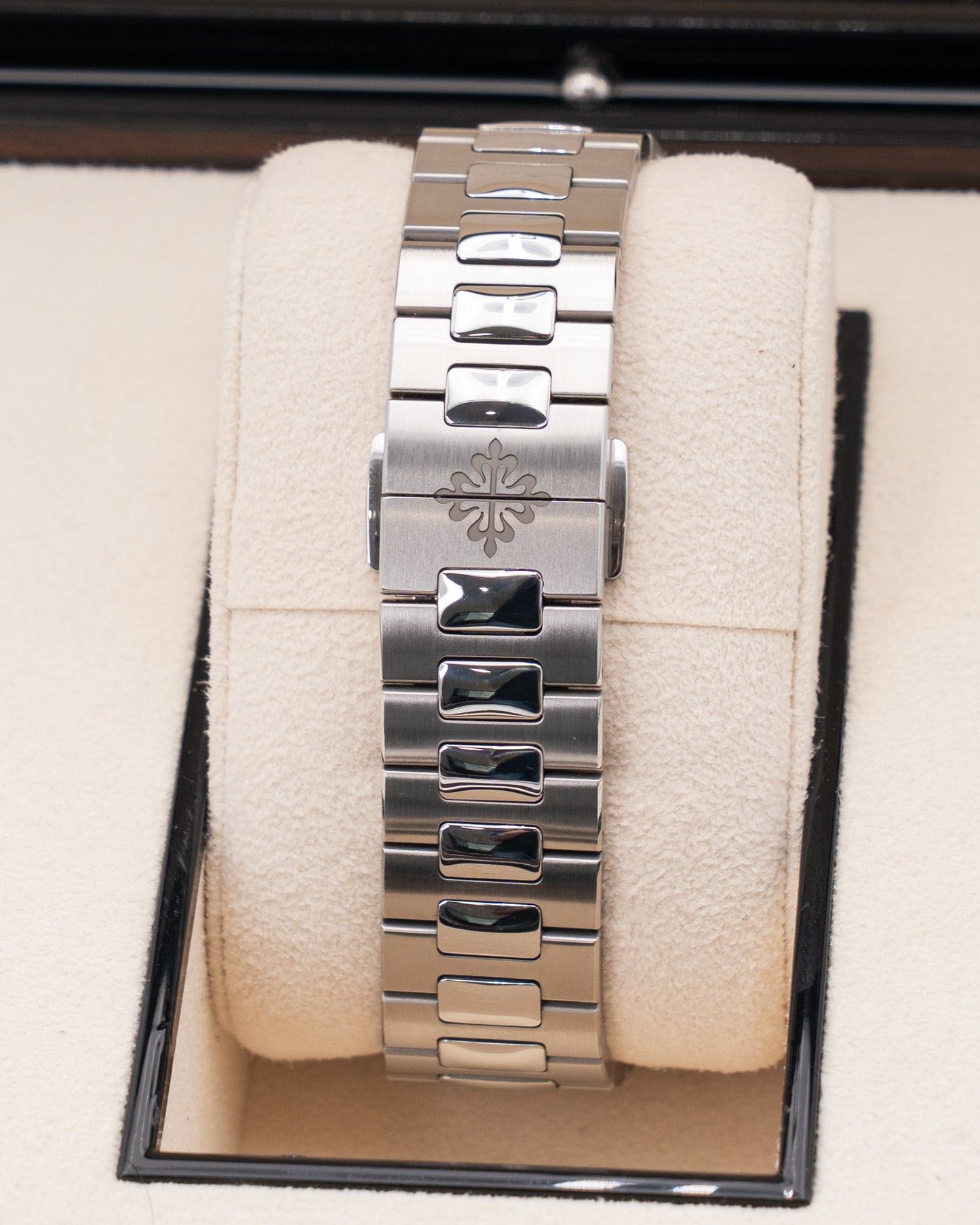 Patek Philippe Nautilus 40.5mm 5990/1A Blue dial 2023
