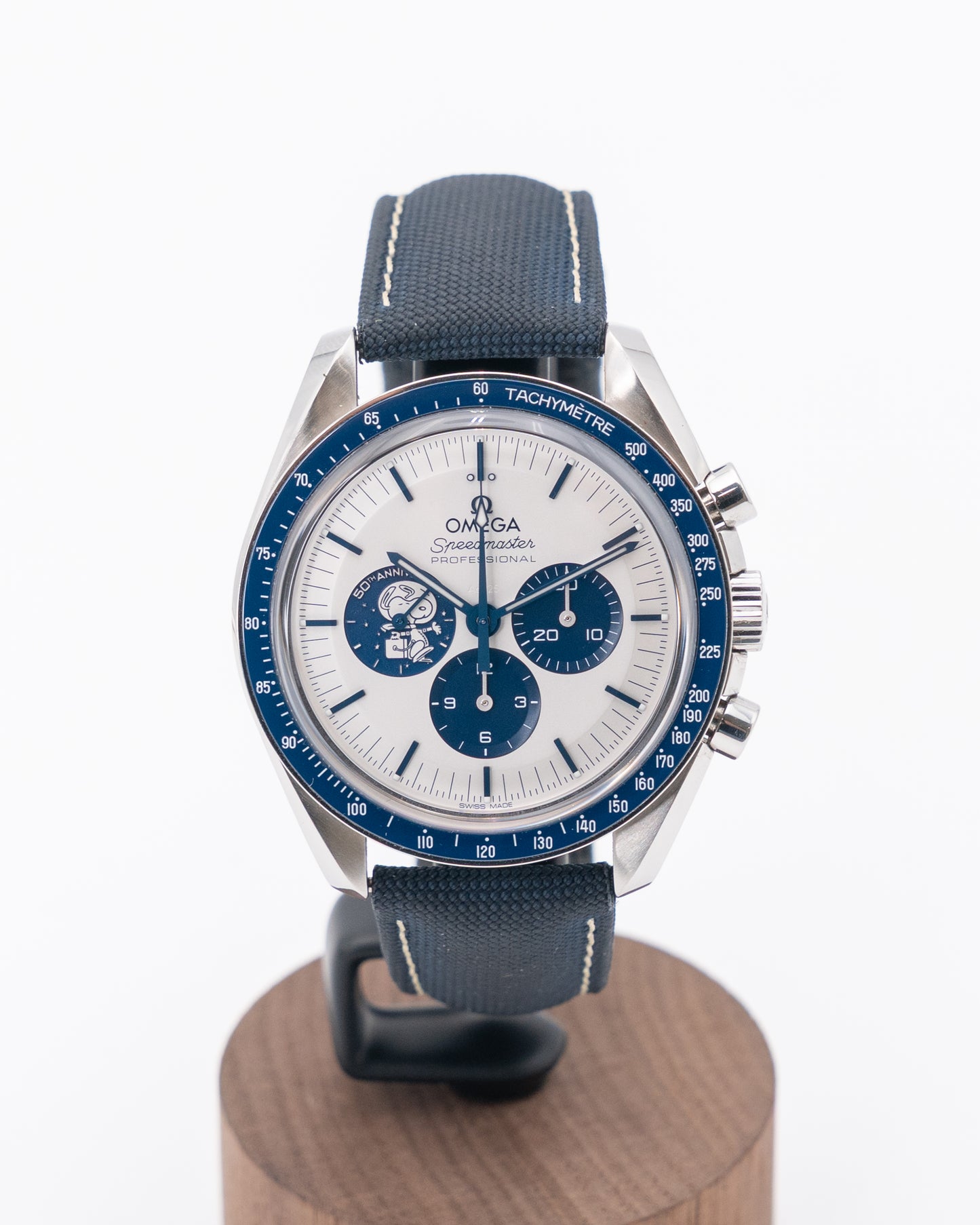 Omega Speedmaster Silver Snoopy Award 42mm 310.32.42.50.02.001 Co-axial Moonwatch