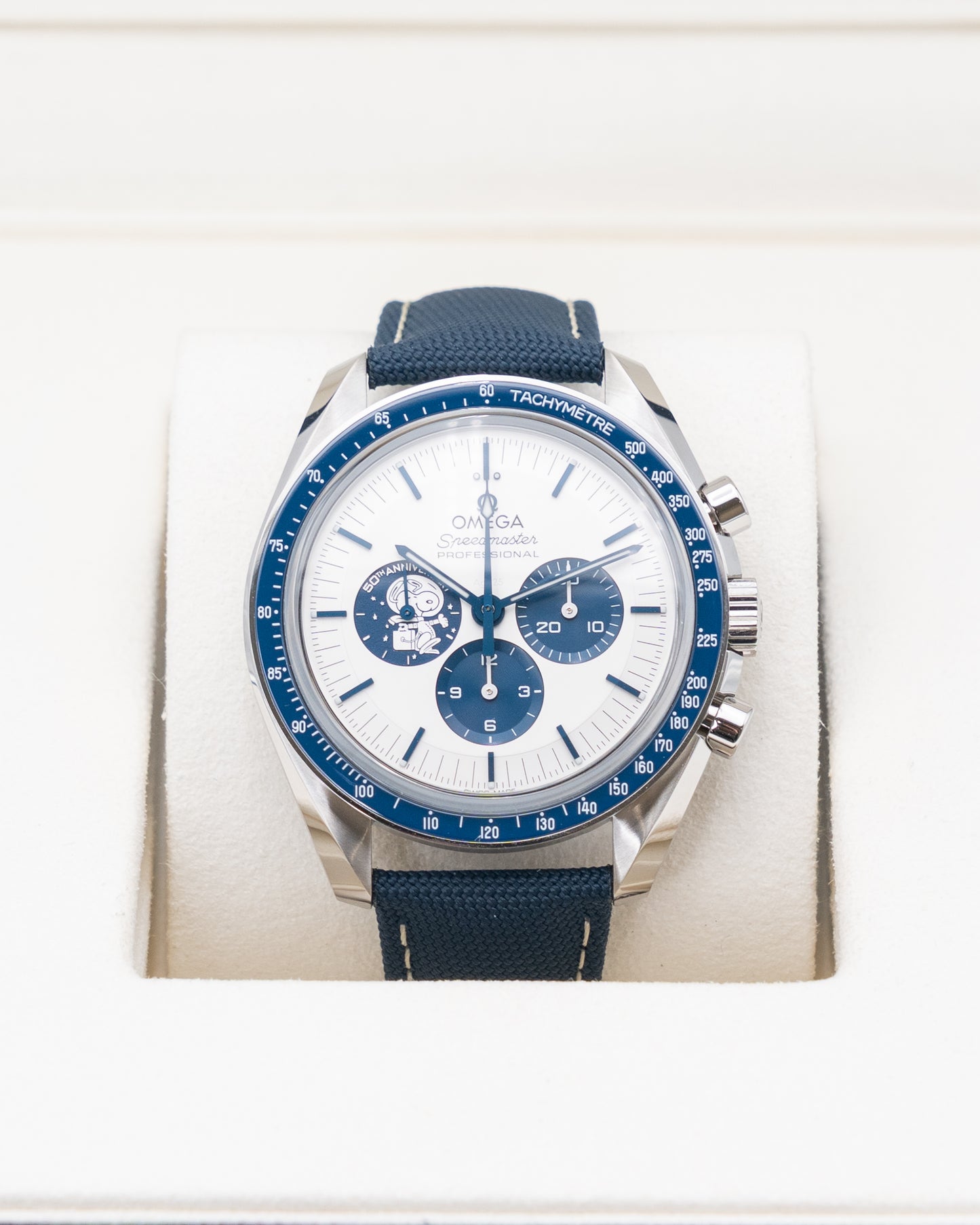 Omega Speedmaster Silver Snoopy Award 42mm 310.32.42.50.02.001 Co-axial Moonwatch 2025
