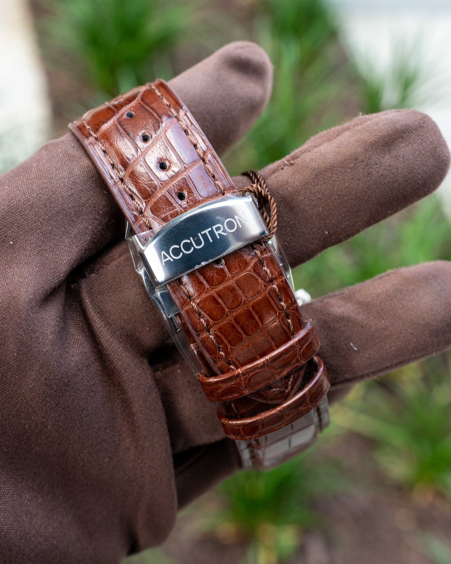 UNWORN Accutron Spaceview 2020 x La Palina Cigars 43.5mm 2ES6A007 Brown and Green Electrostatic [$5,250 RETAIL]