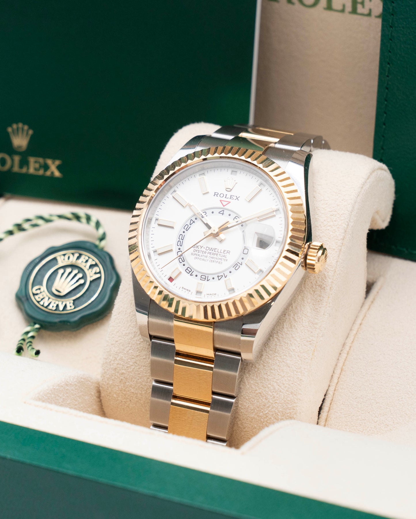 Rolex Skydweller 42mm 326933 Two Tone Yellow Gold White Dial 2021 (326933 wh)