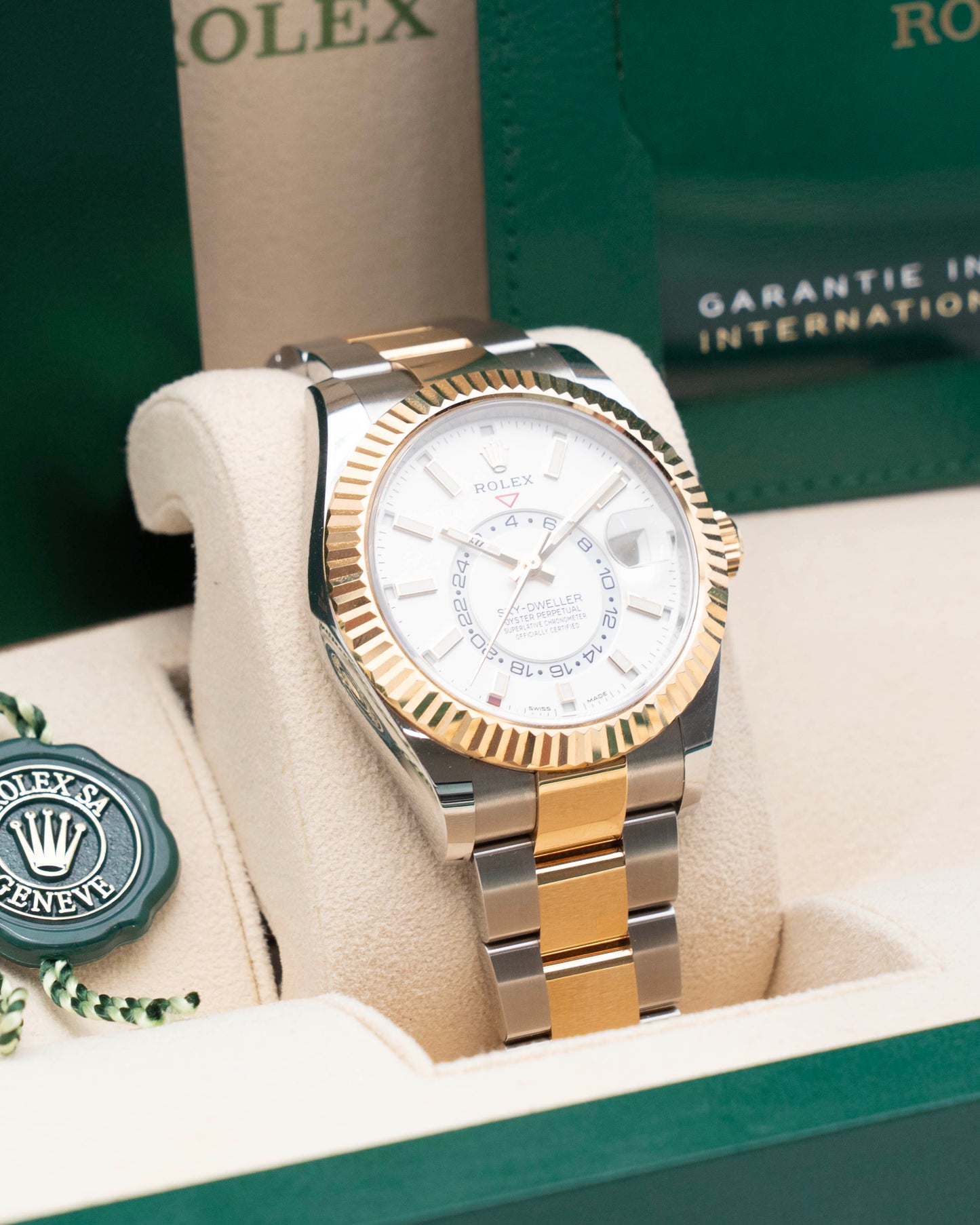 Rolex Skydweller 42mm 326933 Two Tone Yellow Gold White Dial 2021 (326933 wh)