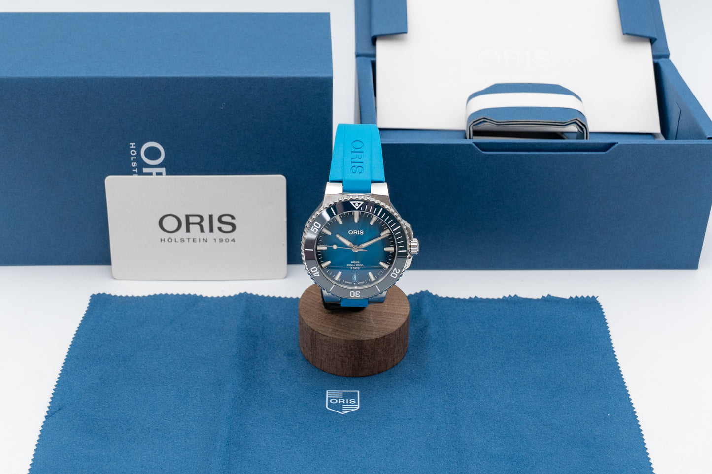 Oris Aquis Date 43.5mm 01 400 7790 4135  Cal. 400 Blue Dial