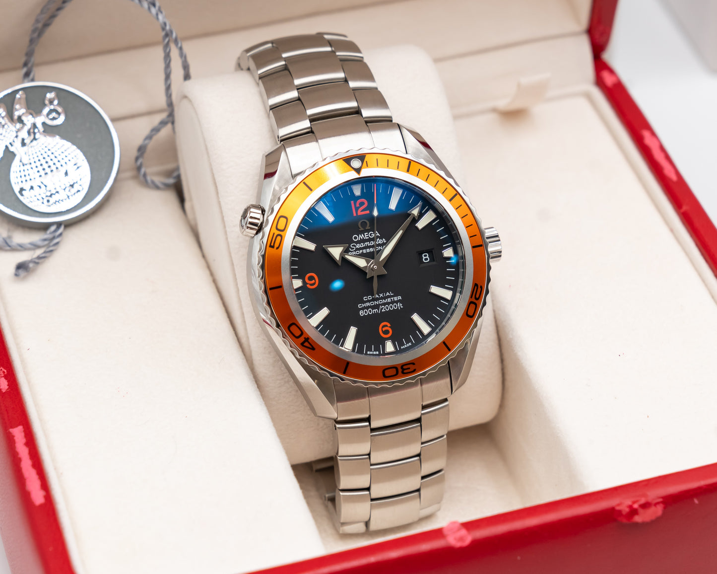 UNWORN Omega Seamaster Planet Ocean 600M 45.5mm 2208.50.00 Stainless Steel / Orange Co-Axial
