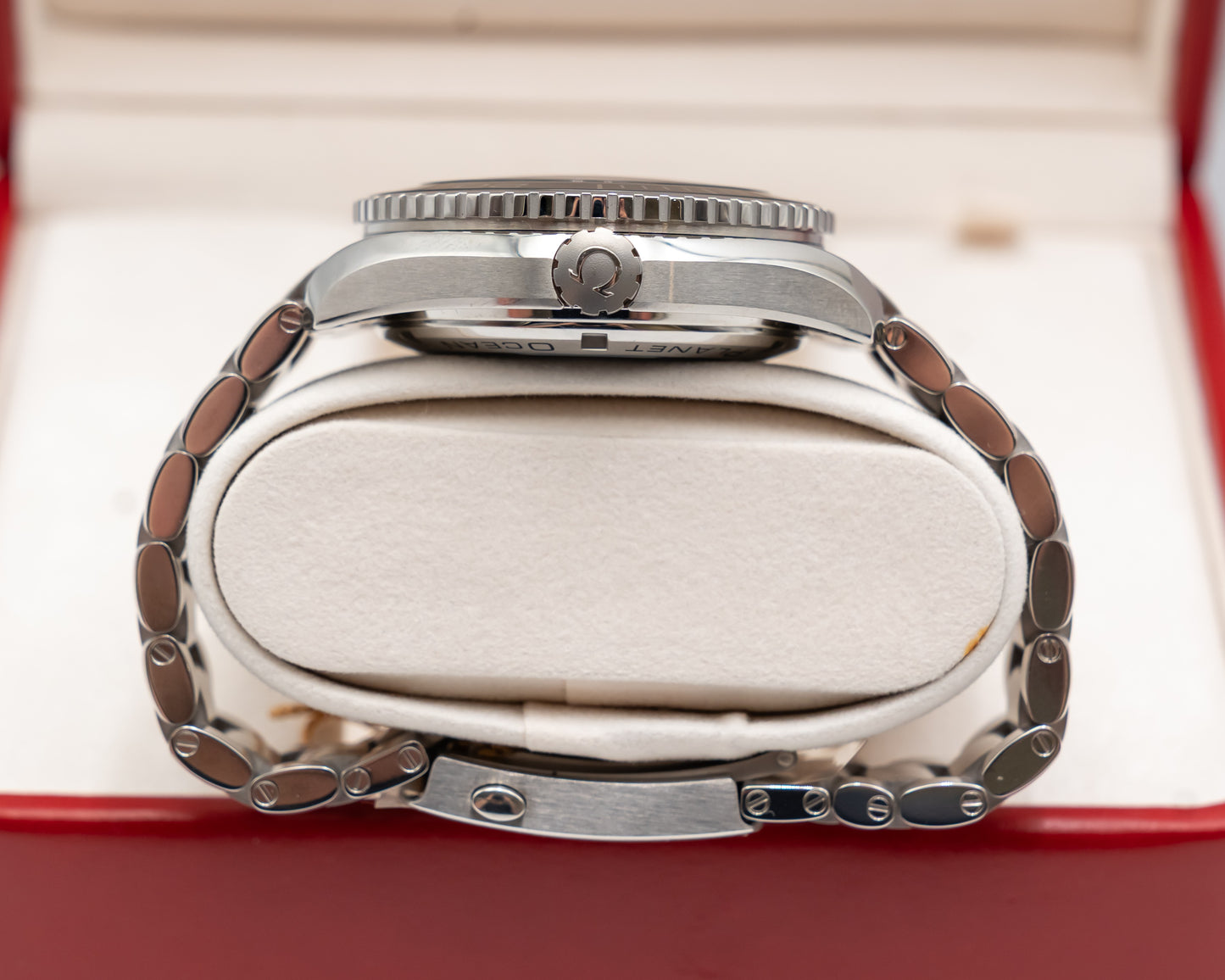 UNWORN Omega Seamaster Planet Ocean 600M 45.5mm 232.30.46.21.01.001 Stainless Steel Black 2012