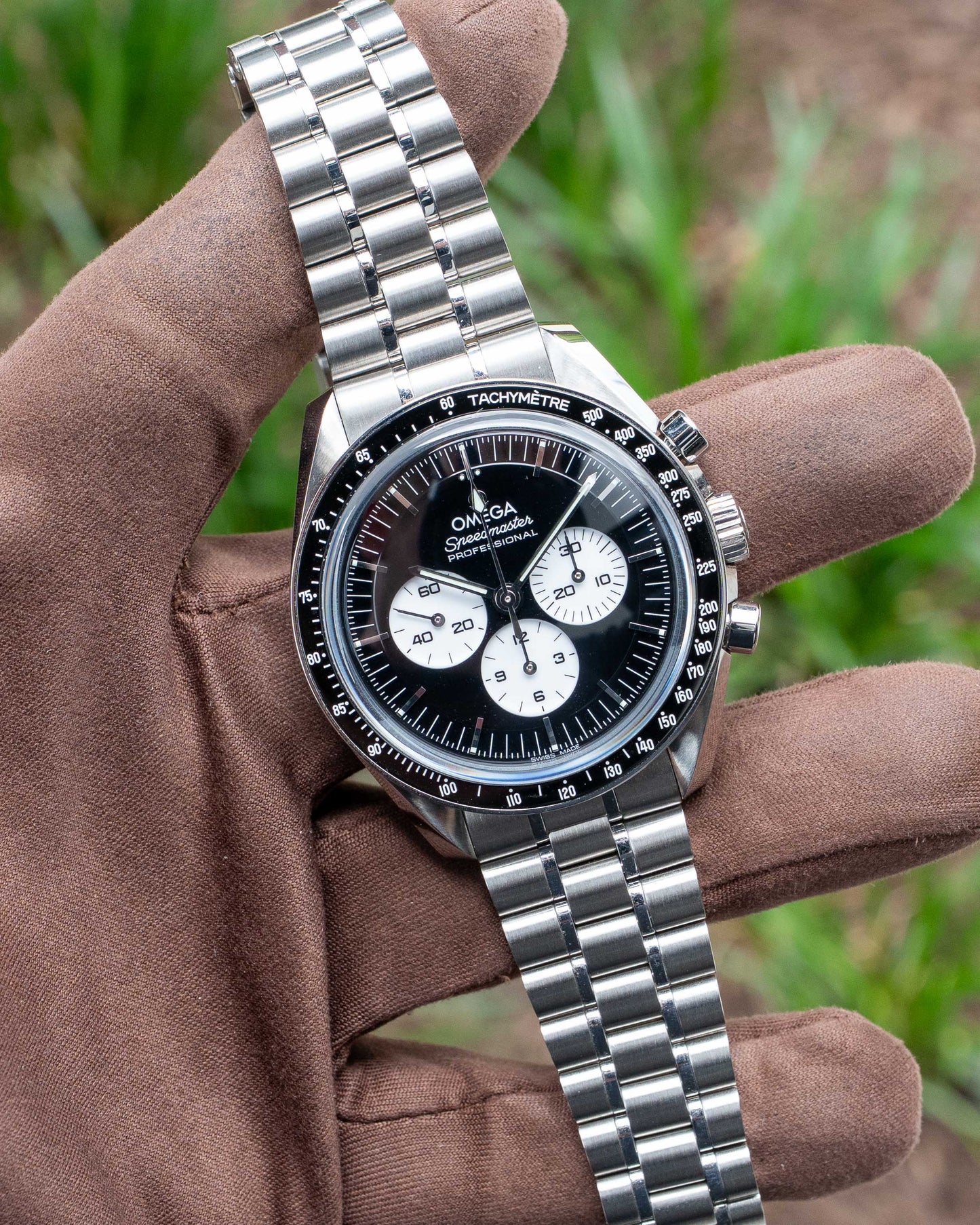 UNWORN 2026 Omega Speedmaster Moonwatch Professional 42mm 310.30.42.50.01.004 Reverse Panda