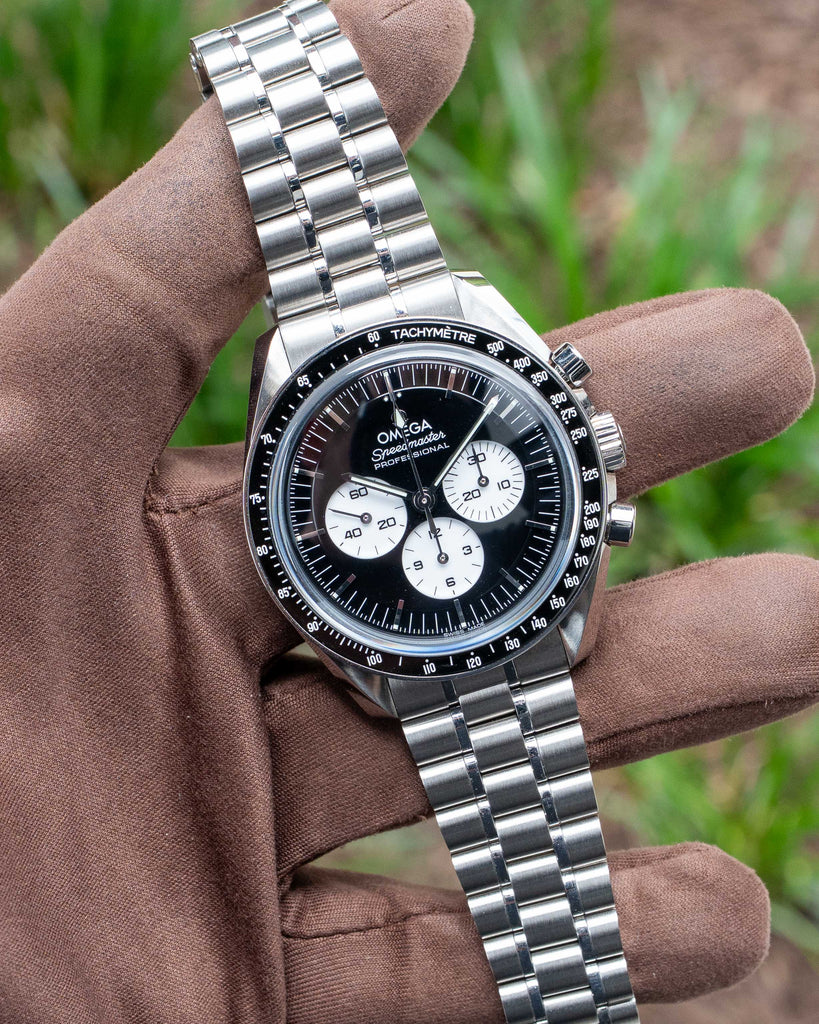 UNWORN 2026 Omega Speedmaster Moonwatch Professional 42mm 310.30.42.50.01.004 Reverse Panda
