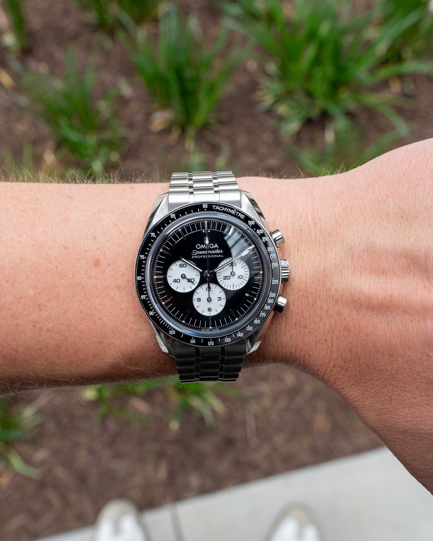 UNWORN 2026 Omega Speedmaster Moonwatch Professional 42mm 310.30.42.50.01.004 Reverse Panda