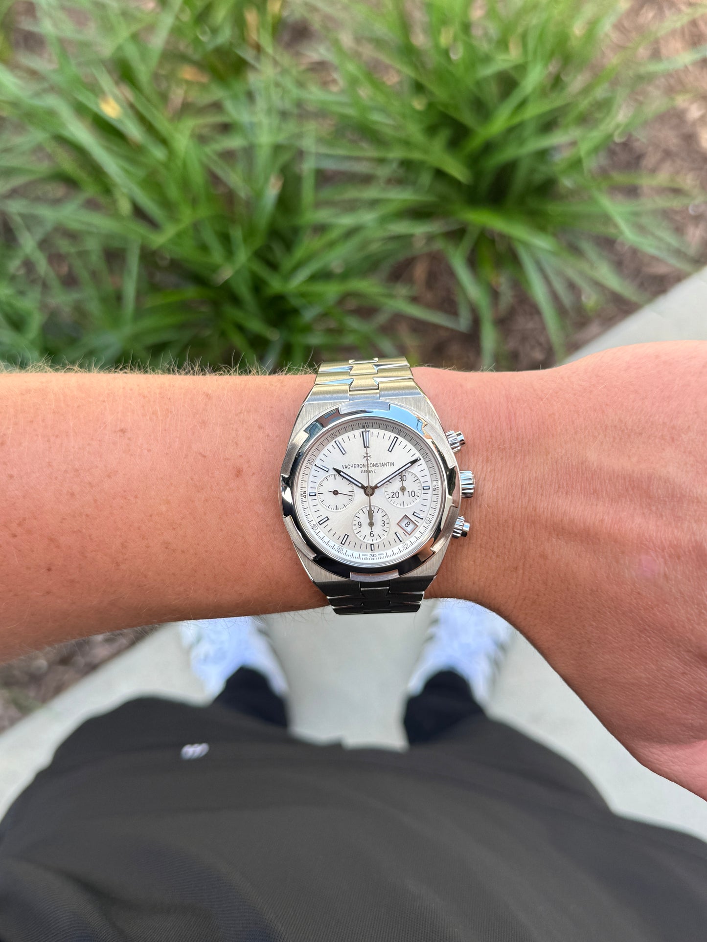 Vacheron Constantin Overseas Chronograph 42.5mm 5500V/110A-B075 Silver Dial 2017 [$32,400 RETAIL]