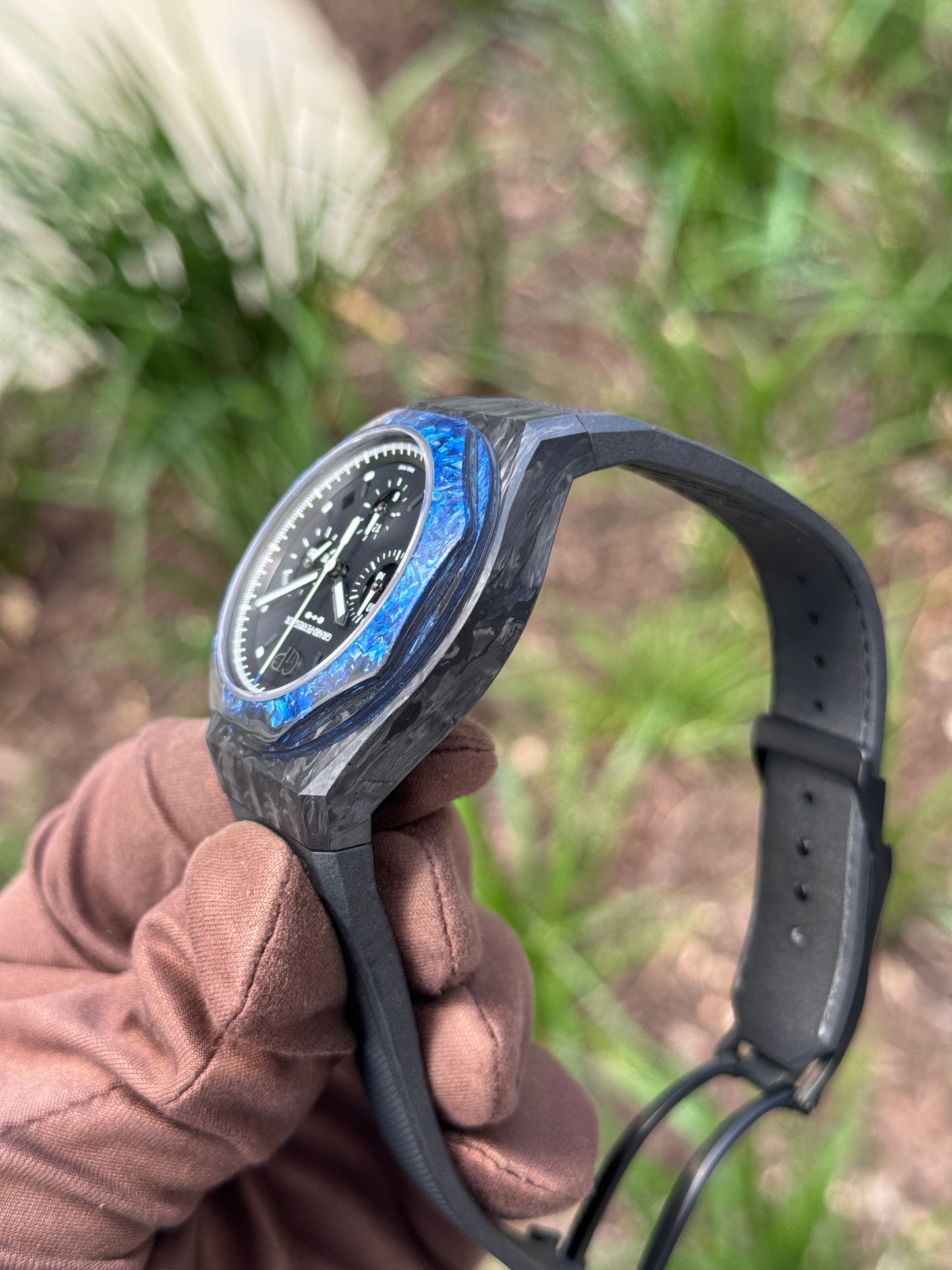 Girard Perregaux Laureato Absolute Wired 44mm 81060-36-694-FH6A Black and Blue Carbon 2022 [$20,900 RETAIL]