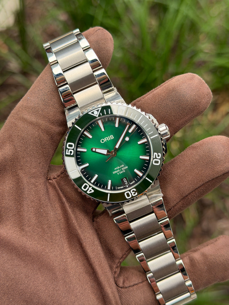 Oris Aquis Date 41.5mm 01 400 7769 4157 Green Dial Cal. 400 ($3,900 Retail)
