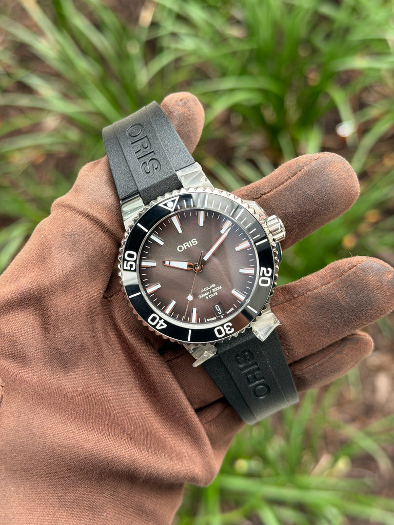 Oris Aquis Date Cal. 400 41.50mm 01 400 7769 4154-07 Black on Rubber ( $3,700 Retail )