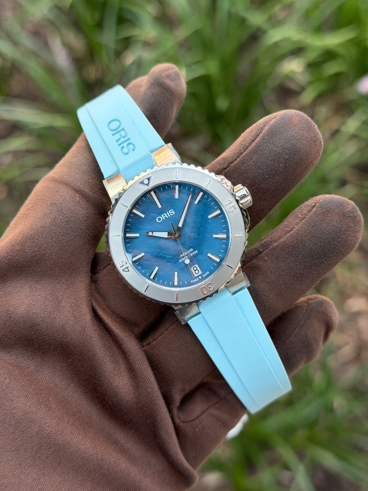 Oris Aquis Date 36.5mm 01 733 7770 4155-07 Blue Dial Blue Rubber