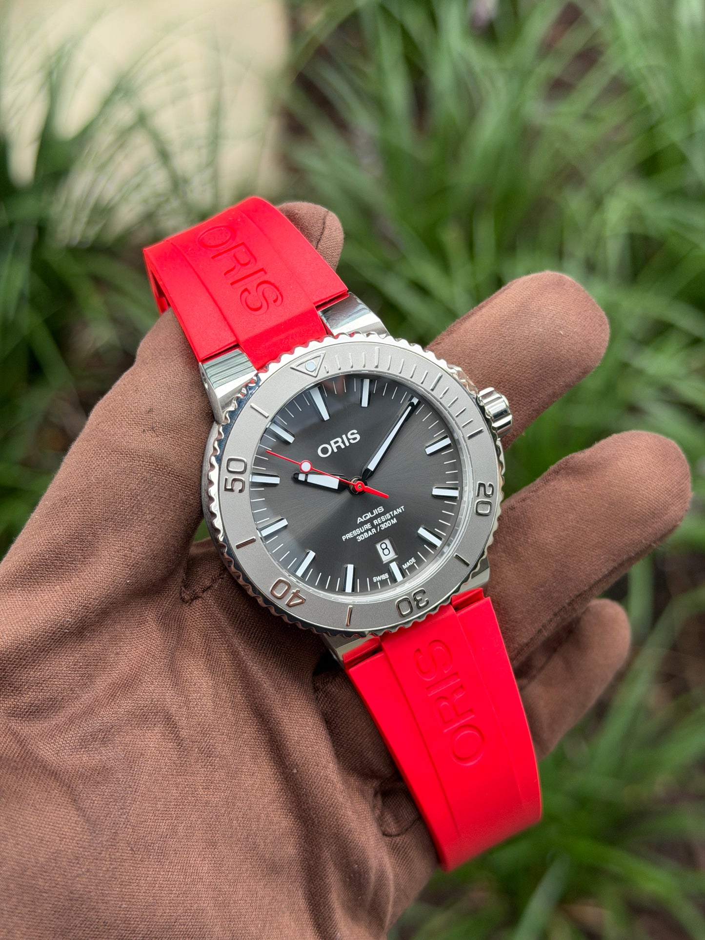 Oris Aquis Date Relief 43.5mm 01 733 7730 4153-07 4 24 66EB Red Strap