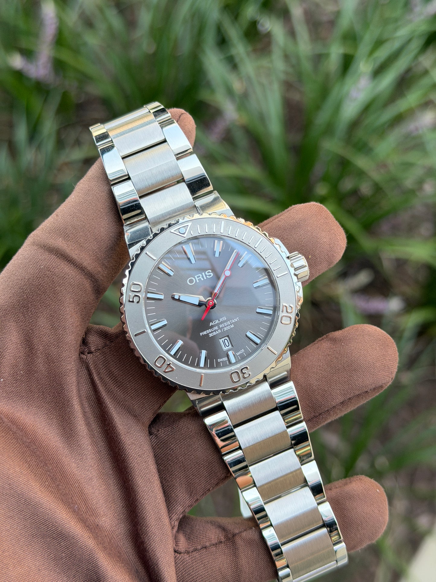 Oris Aquis Date Relief 43.5mm Grey Dial Stainless Steel