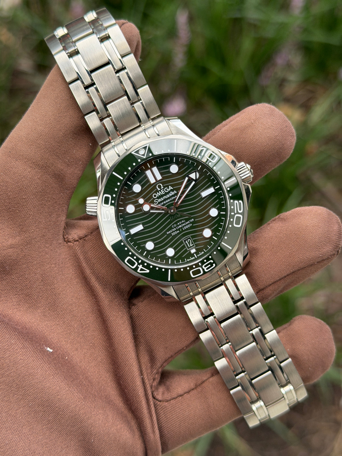 Omega Seamaster Diver 300M 42mm 210.30.42.20.10.001 Green Seaweed On Bracelet 2023
