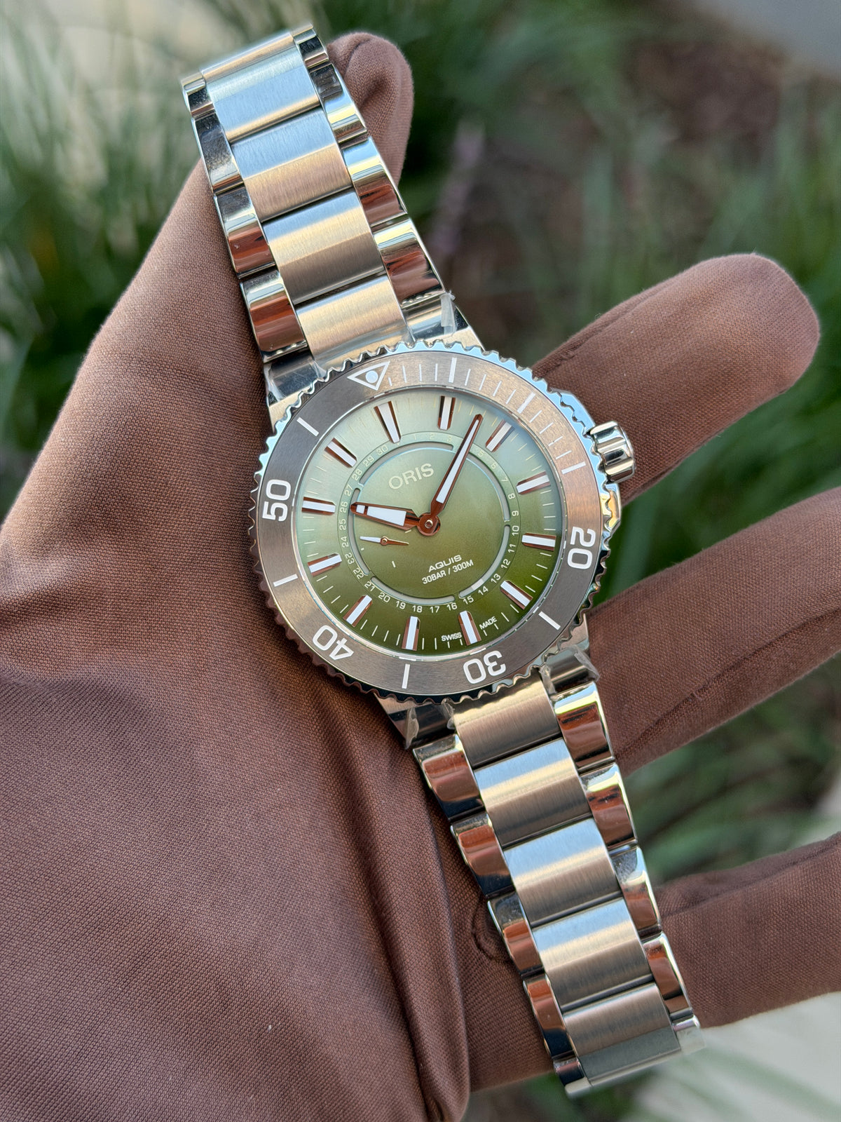 UNWORN STICKERED Oris Aquis Dat Watt Limited Edition II 43.5mm Green Dial Stainless Steel