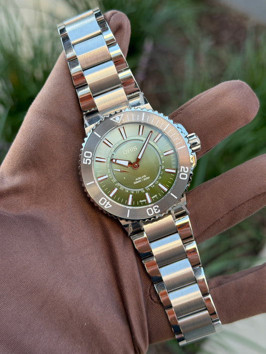 UNWORN STICKERED Oris Aquis Dat Watt Limited Edition II 43.5mm Green Dial Stainless Steel