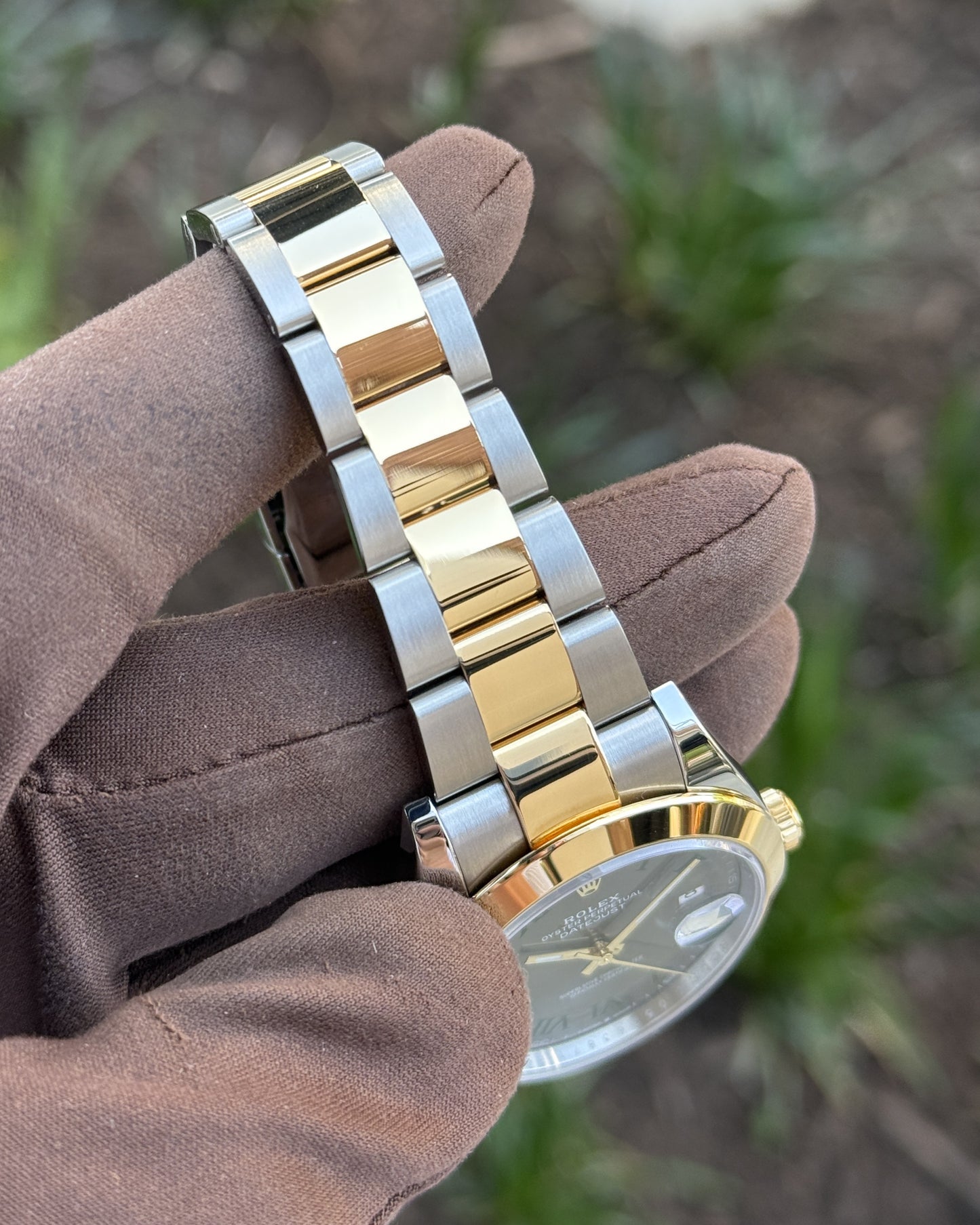 Rolex Datejust 41mm 126303 Two Tone Yellow Gold Wimbledon Dial Smooth Bezel 2025
