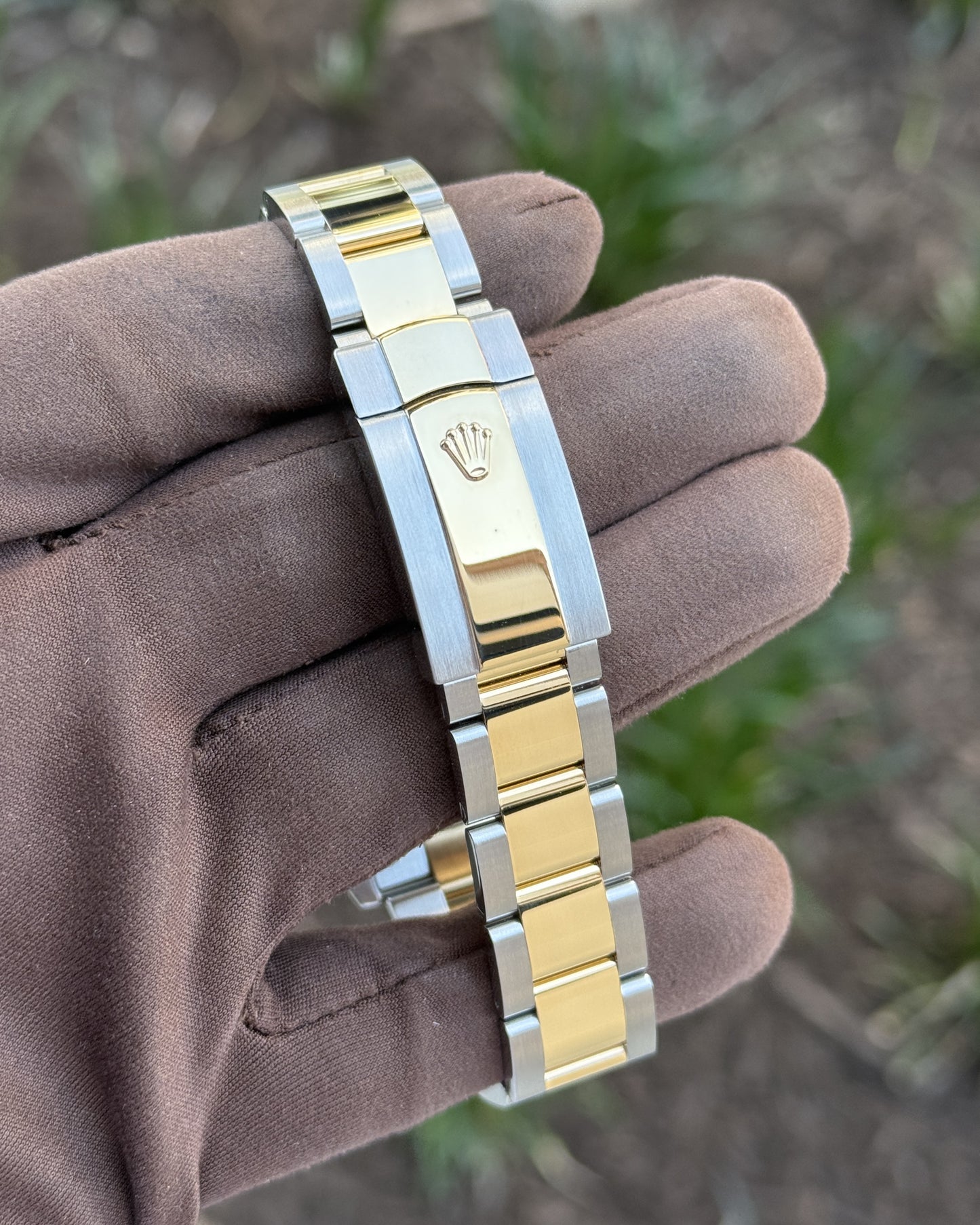 Rolex Datejust 41mm 126303 Two Tone Yellow Gold Wimbledon Dial Smooth Bezel 2025