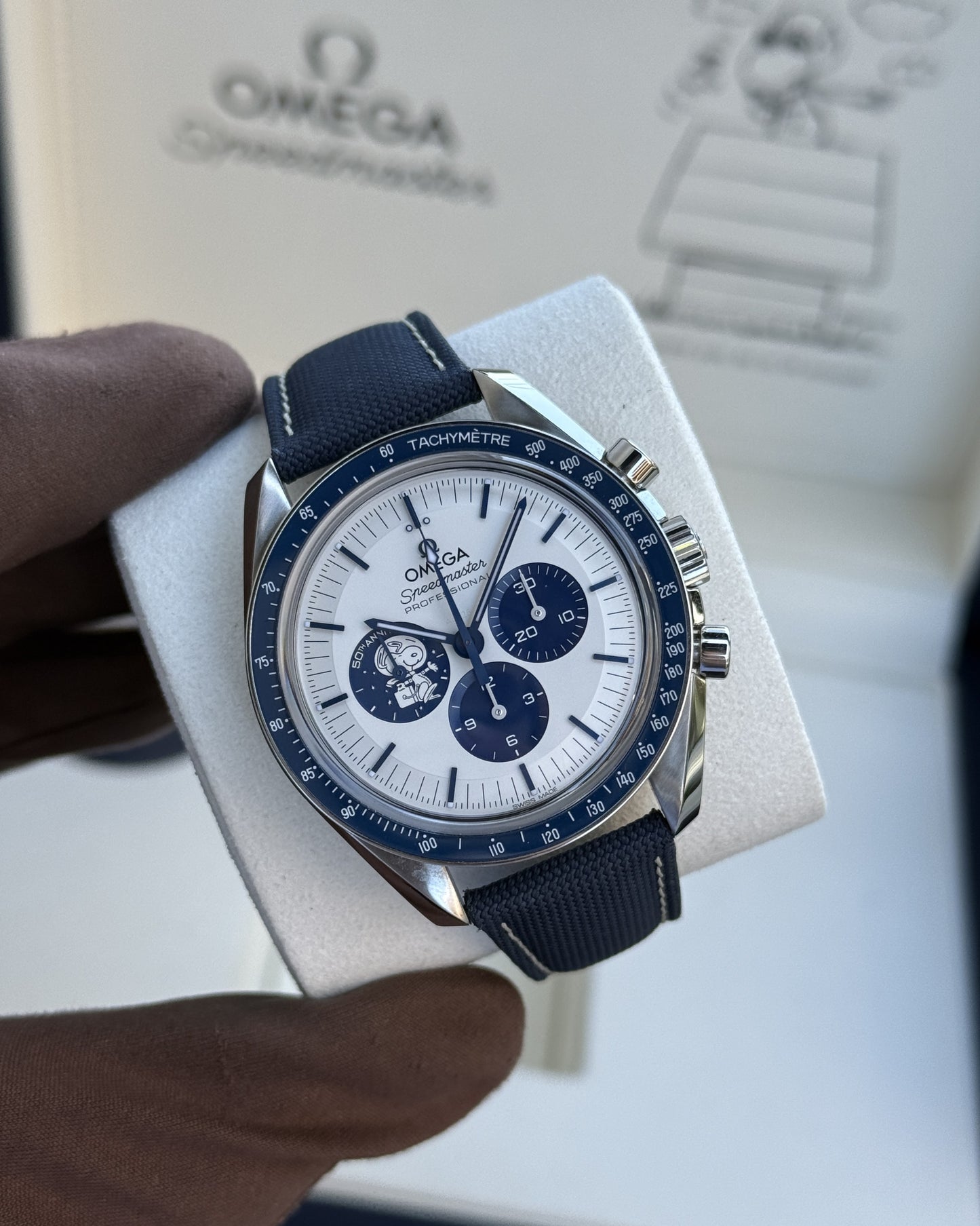 Omega Speedmaster Silver Snoopy Award 42mm 310.32.42.50.02.001 Co-axial Moonwatch 2022